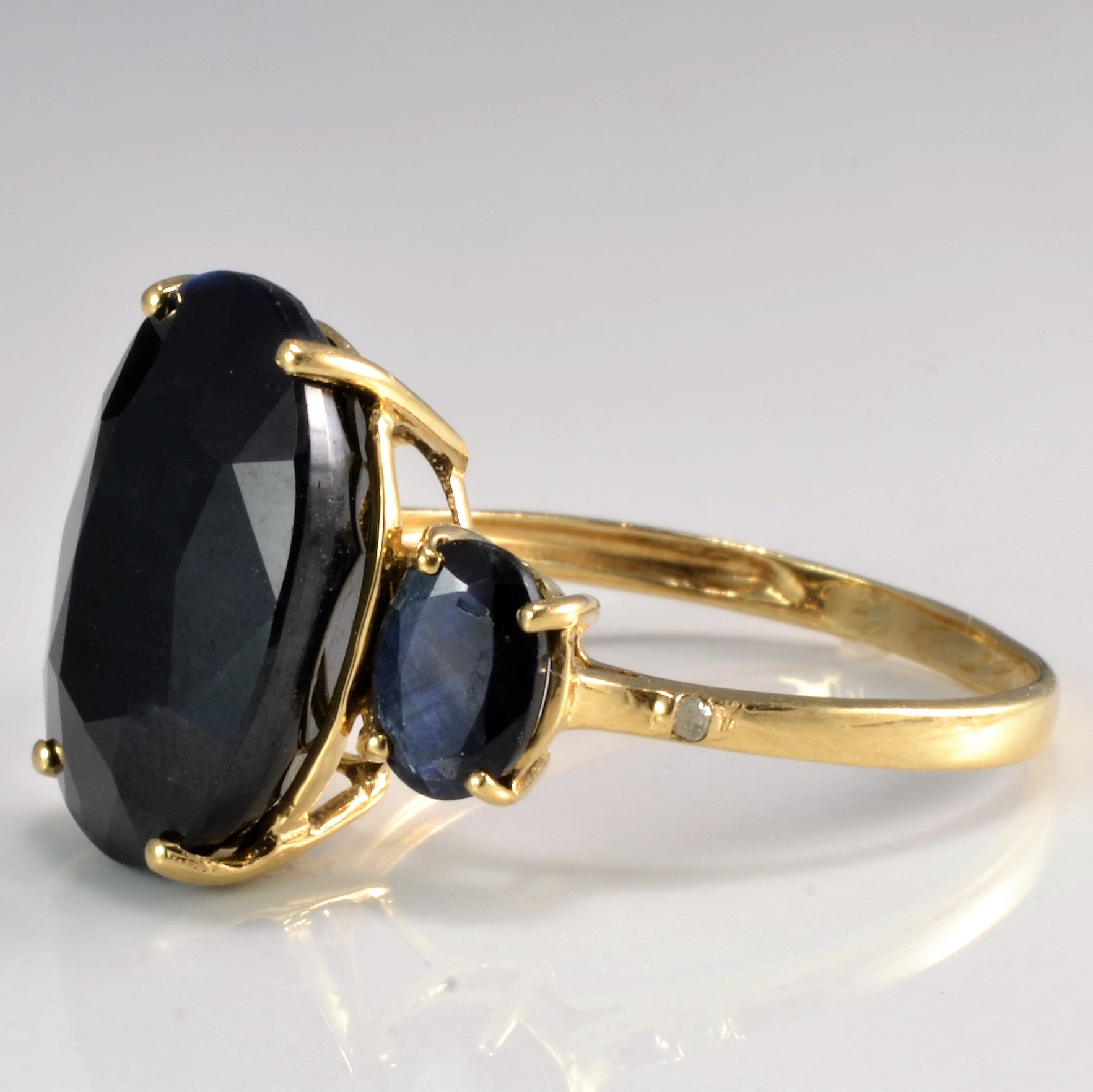 Three Stone Oval Sapphire Ring | 8.00ctw | SZ 7 |