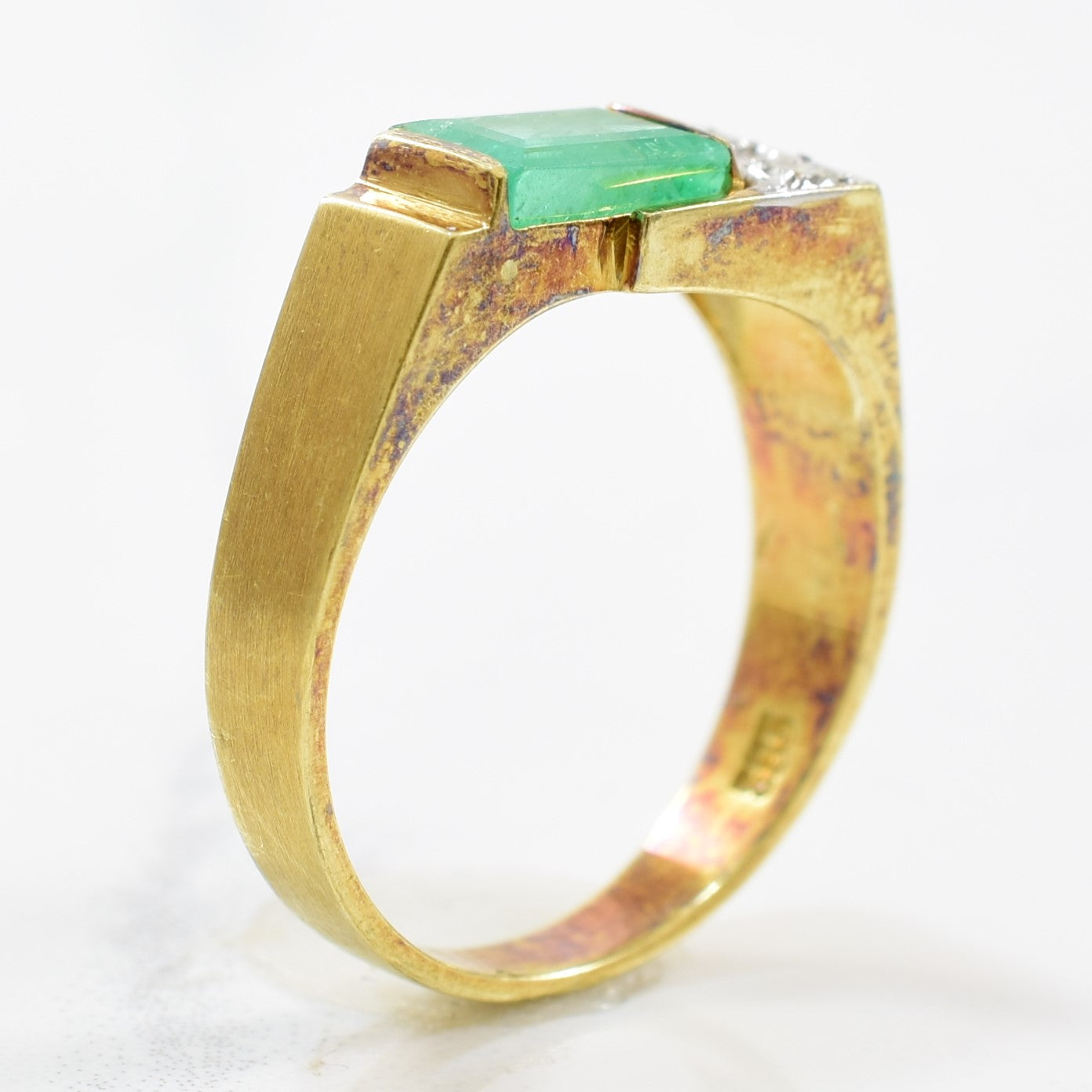 Emerald & Diamond Ring | 0.04ctw, 2.00ct | SZ 4.75 |