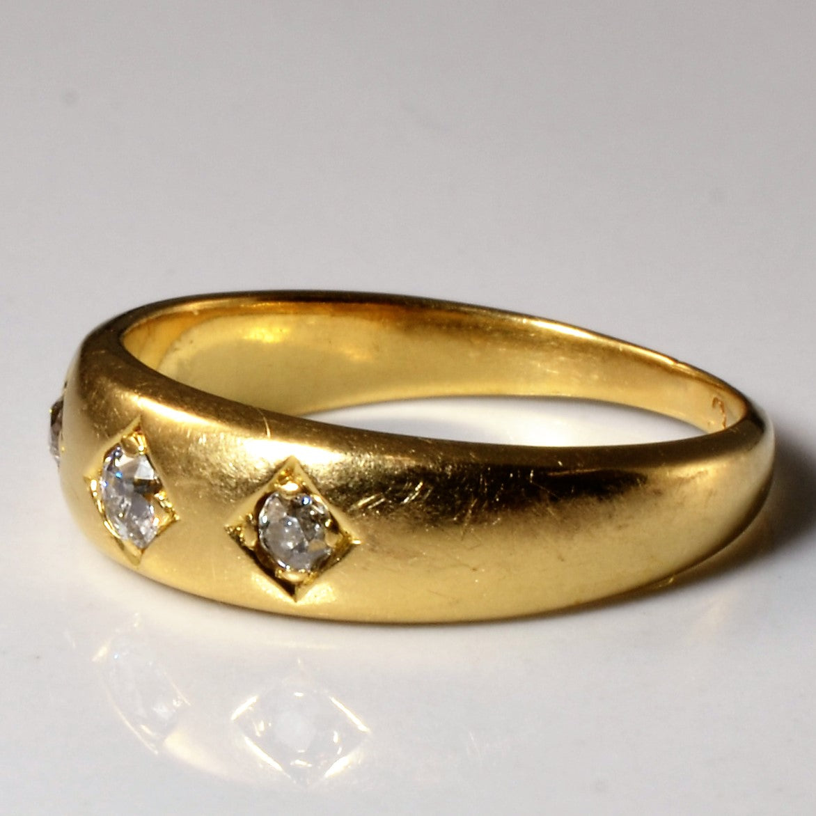 Bague en diamant taille ancienne, poinçonnée à Londres en 1847, sertie de trois diamants | 0,16 ct | Taille 4,25 | 