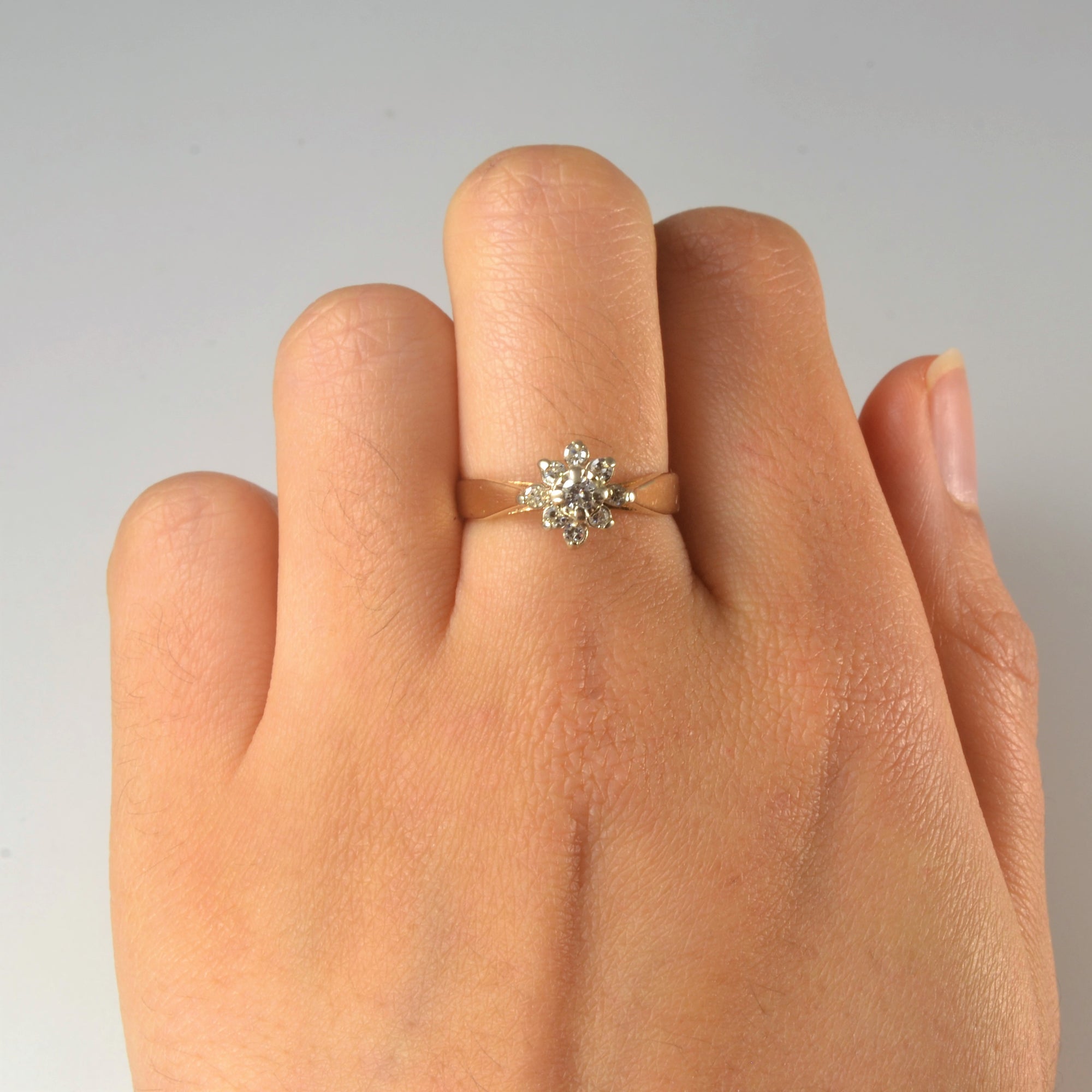 Floral Cluster Diamond Ring | 0.20ctw | SZ 6.5 |