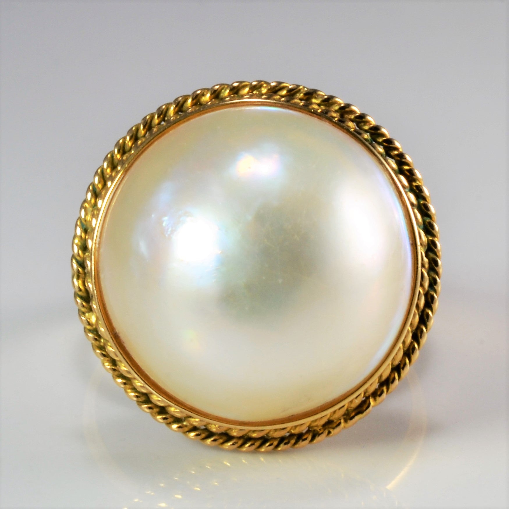 Detailed Edge Mabe Pearl Vintage Ring | SZ 9.5 |