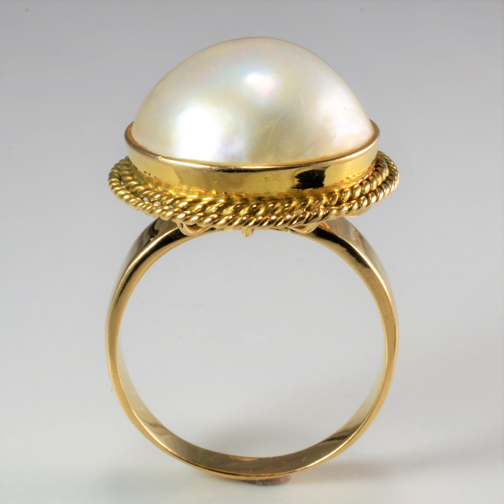 Detailed Edge Mabe Pearl Vintage Ring | SZ 9.5 |