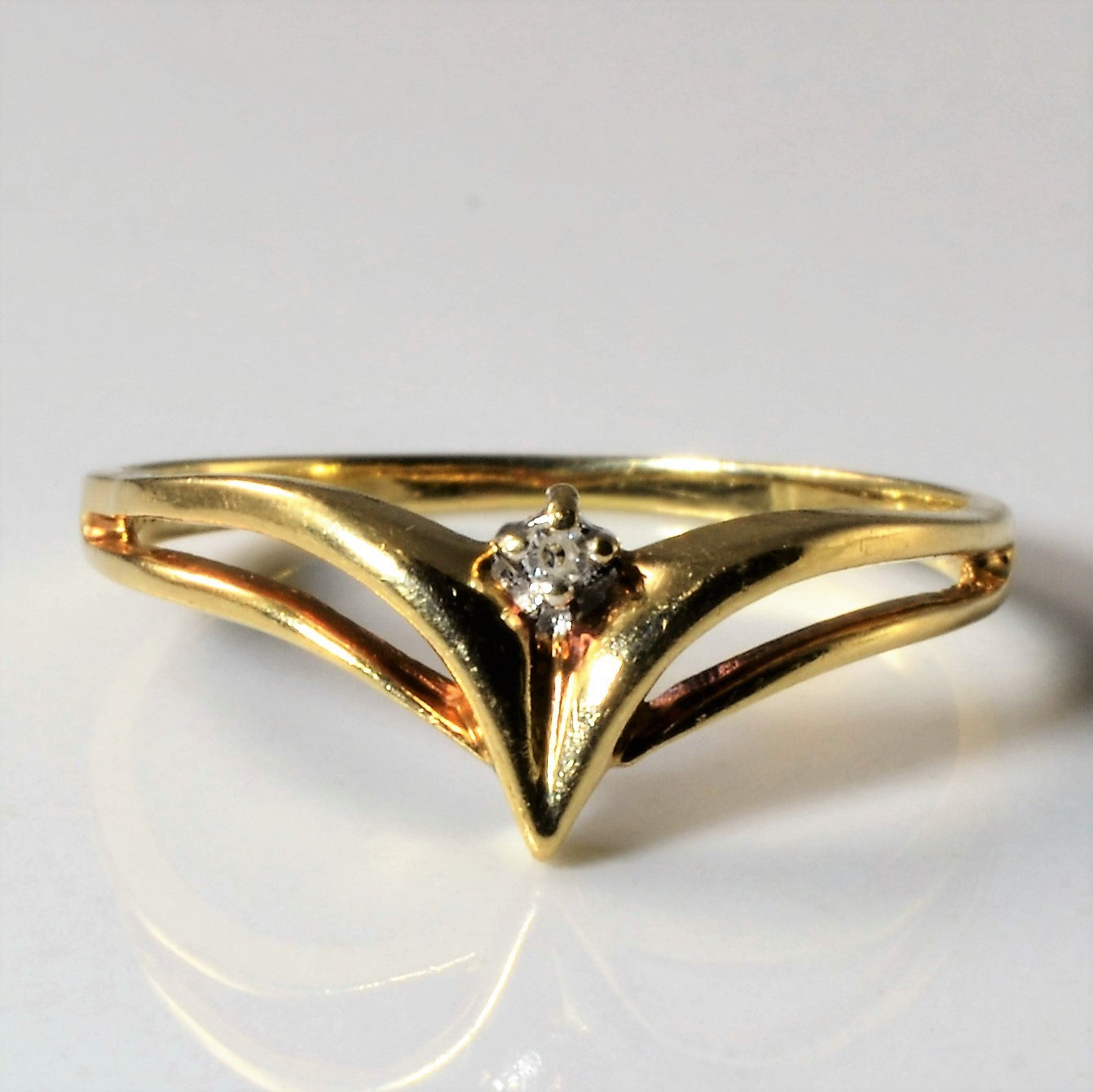 Diamond Chevron Ring | 0.005ct | SZ 5.75 |