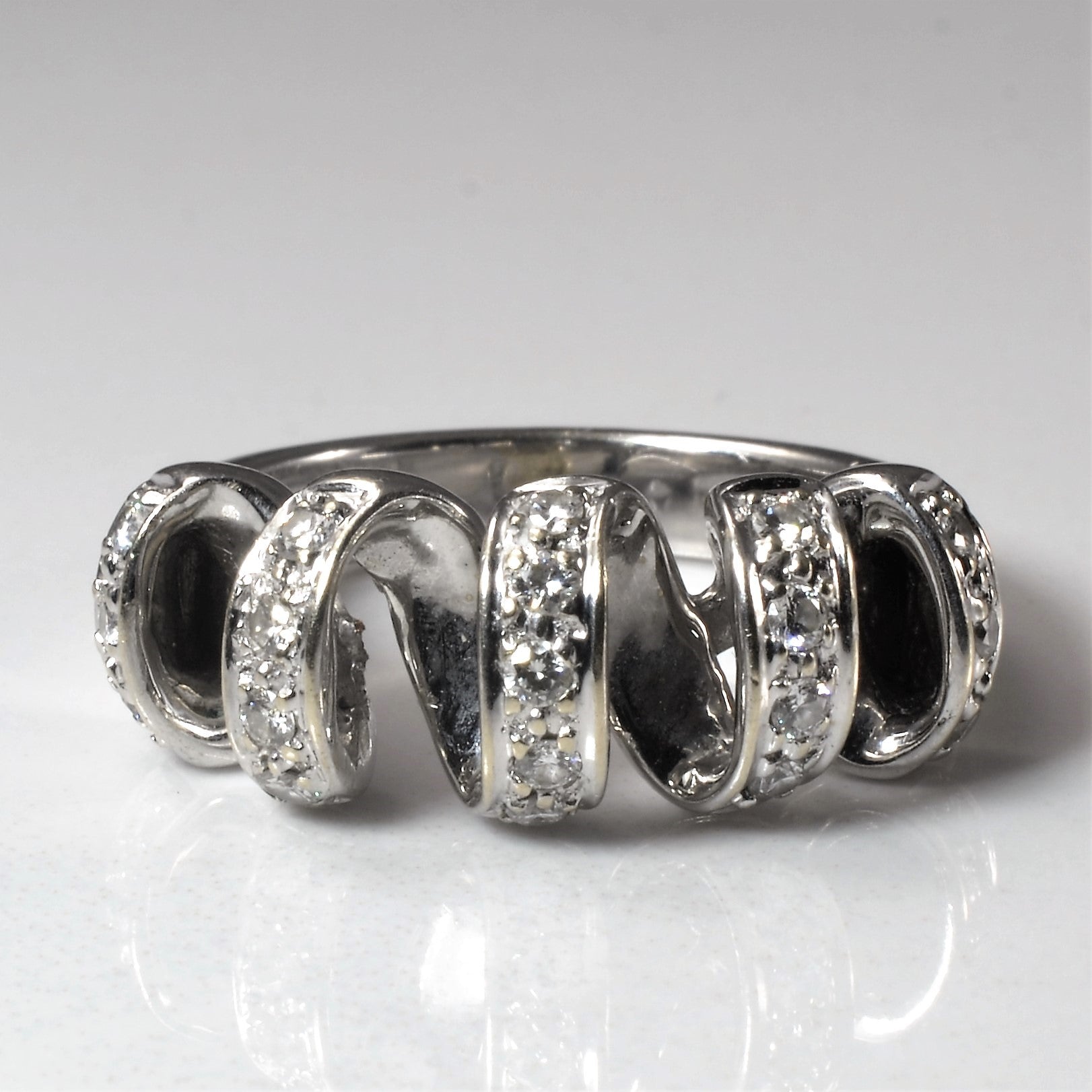 Diamond Spiral Ring | 0.29ctw | SZ 6.75 |