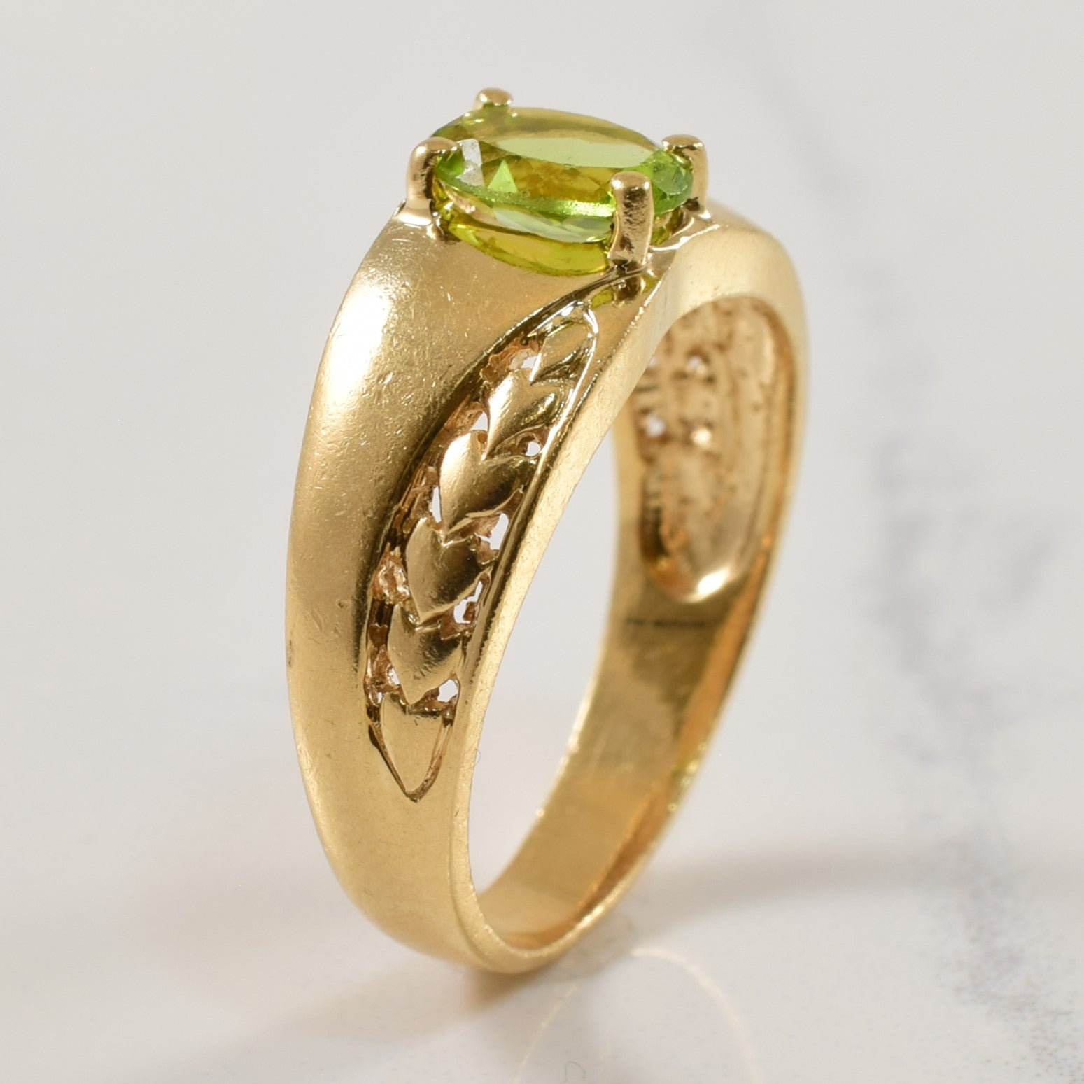 Heart Patterned Peridot Ring | 0.90ct | SZ 6.75 |