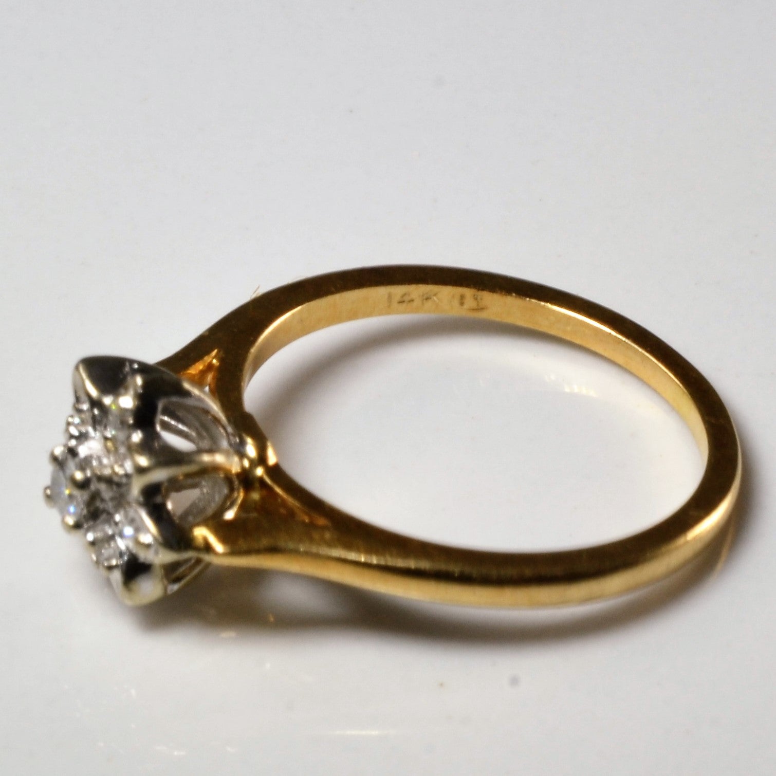 Diamond Flower Ring | 0.07ctw | SZ 5.75 |
