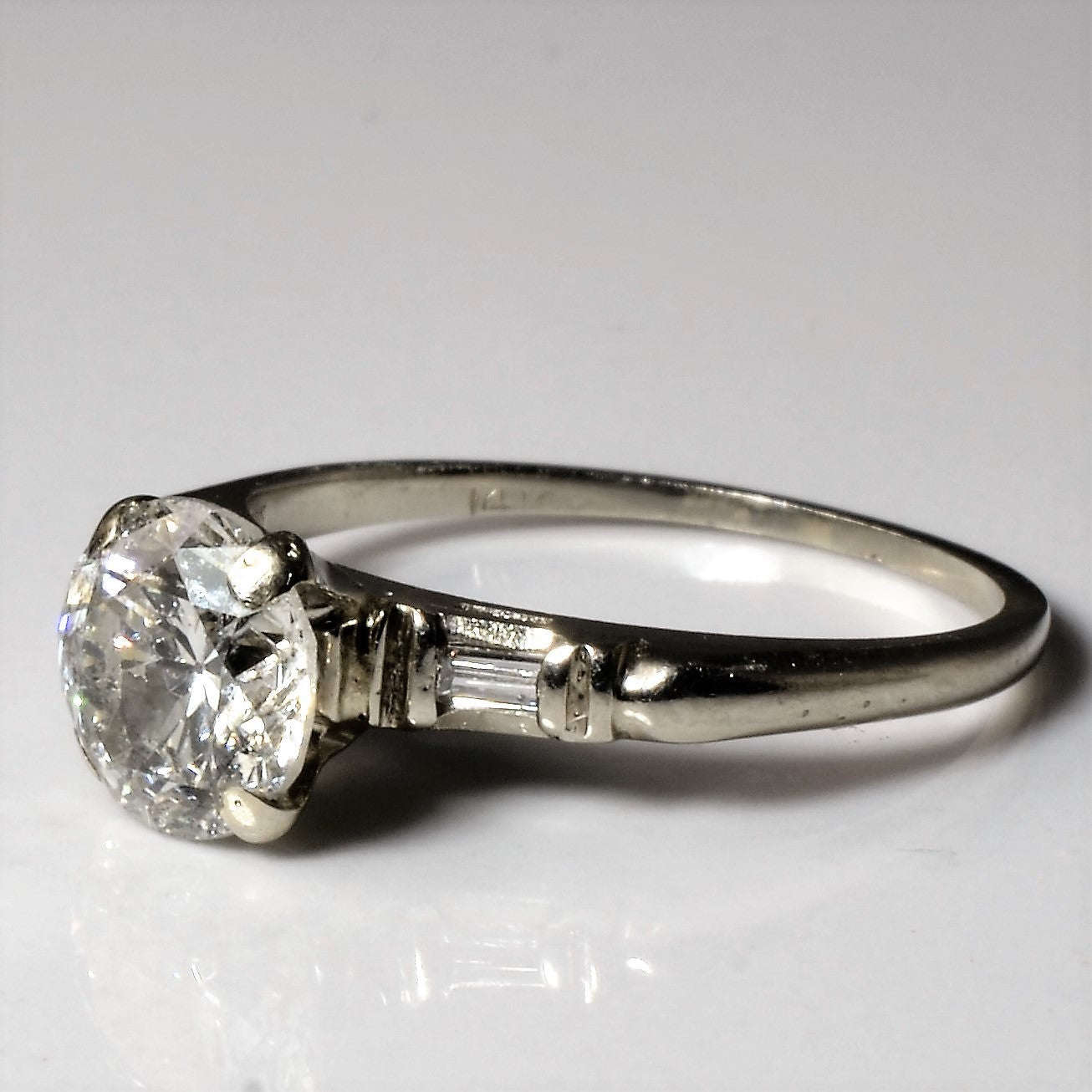 Bague de fiançailles trois diamants début des années 1940 | 1,31 ct | Taille 5,5 | 