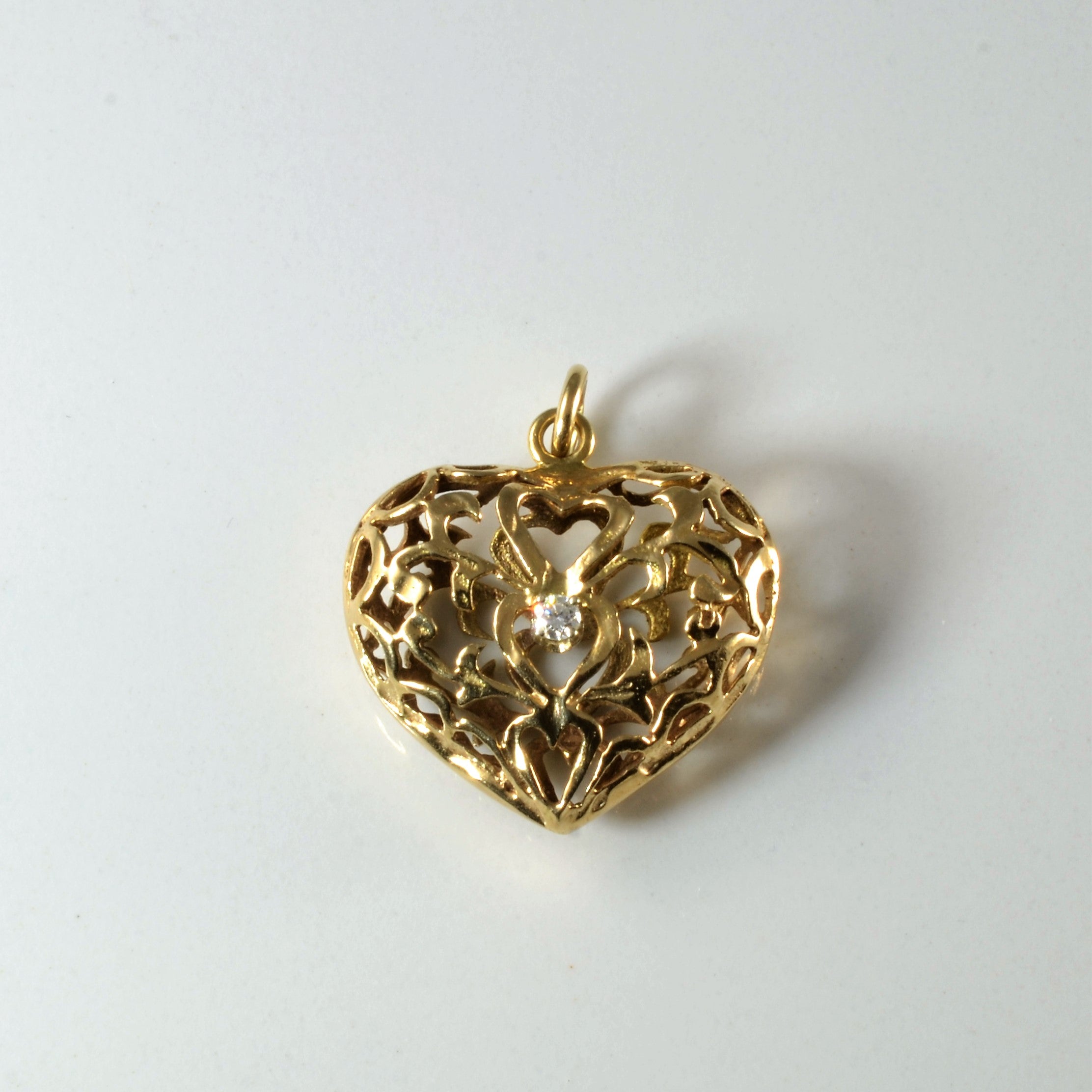 Pendentif cœur bombé en filigrane et diamants | 0,05 ct | 