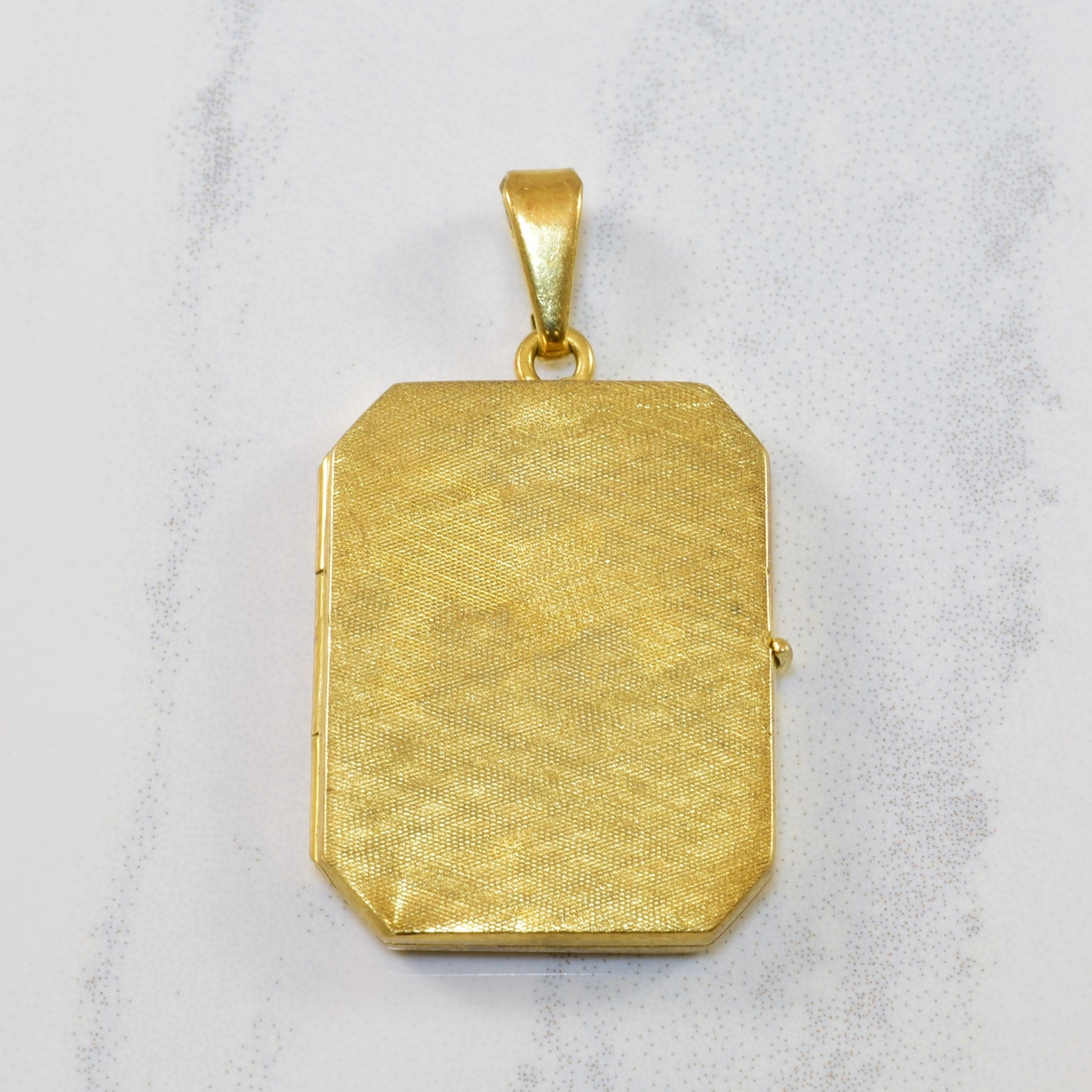 Cavelti' Crosshatched Yellow Gold Locket |