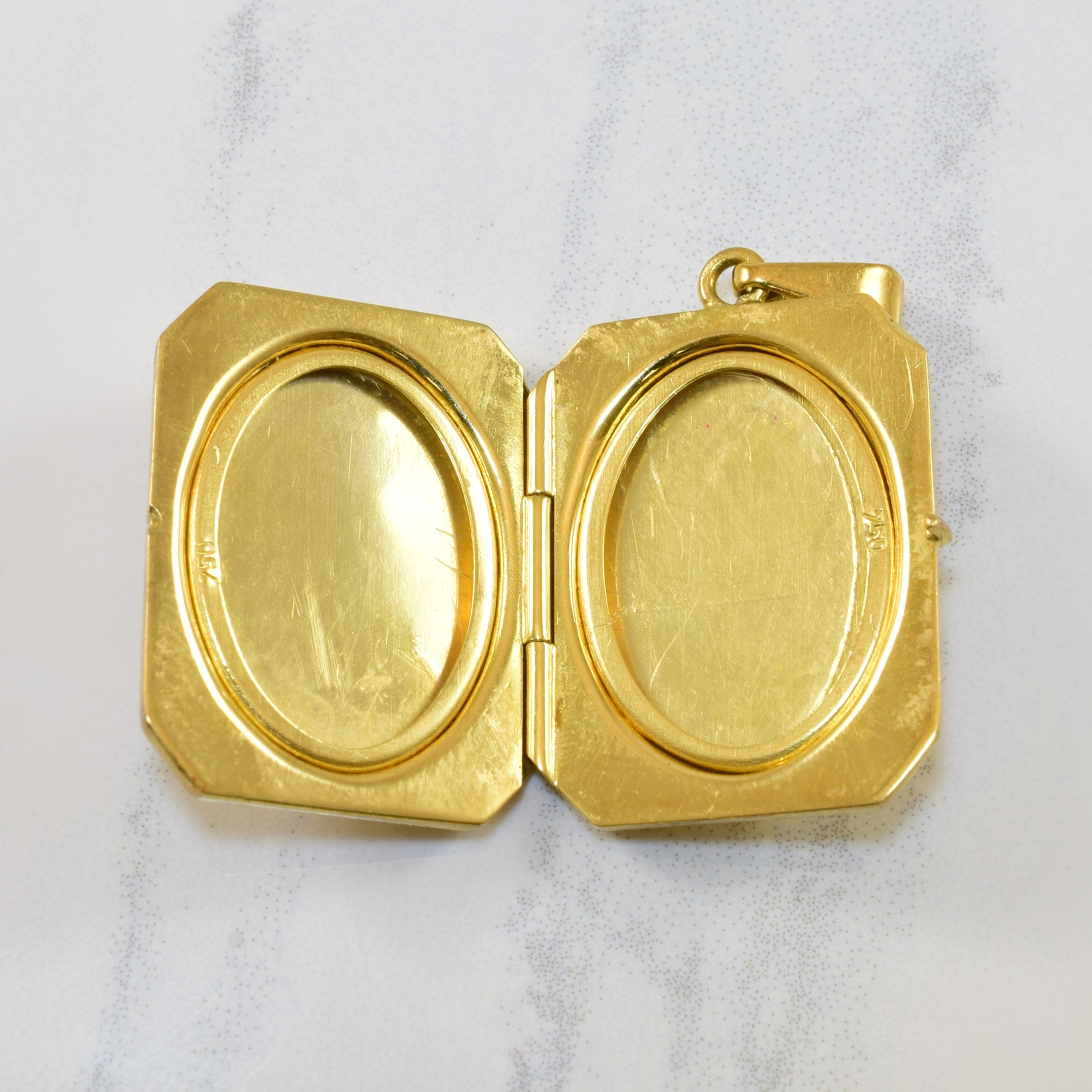 Cavelti' Crosshatched Yellow Gold Locket |