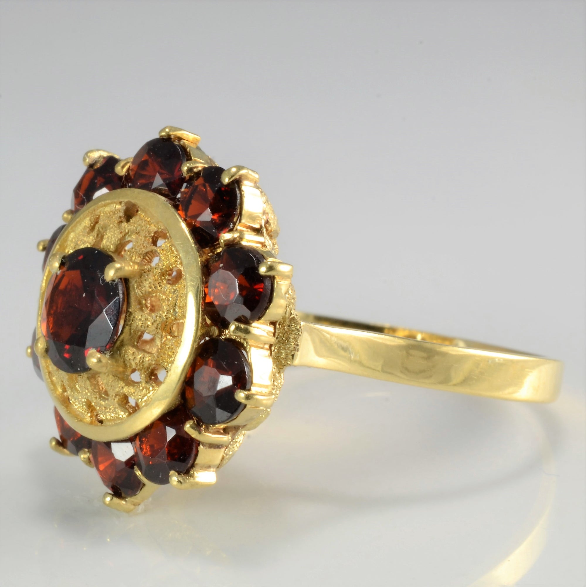 High Set Floral Design Garnet Vintage Ring | SZ 9.75 |