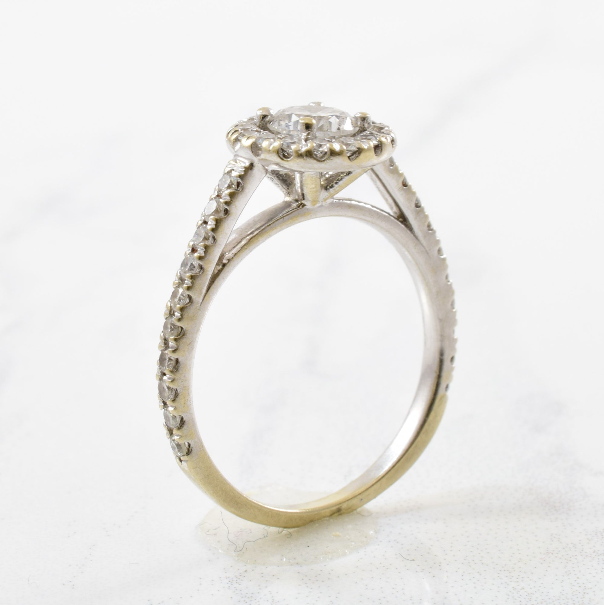 Classic Diamond Halo Engagement Ring | 0.90ctw | SZ 5.5 |