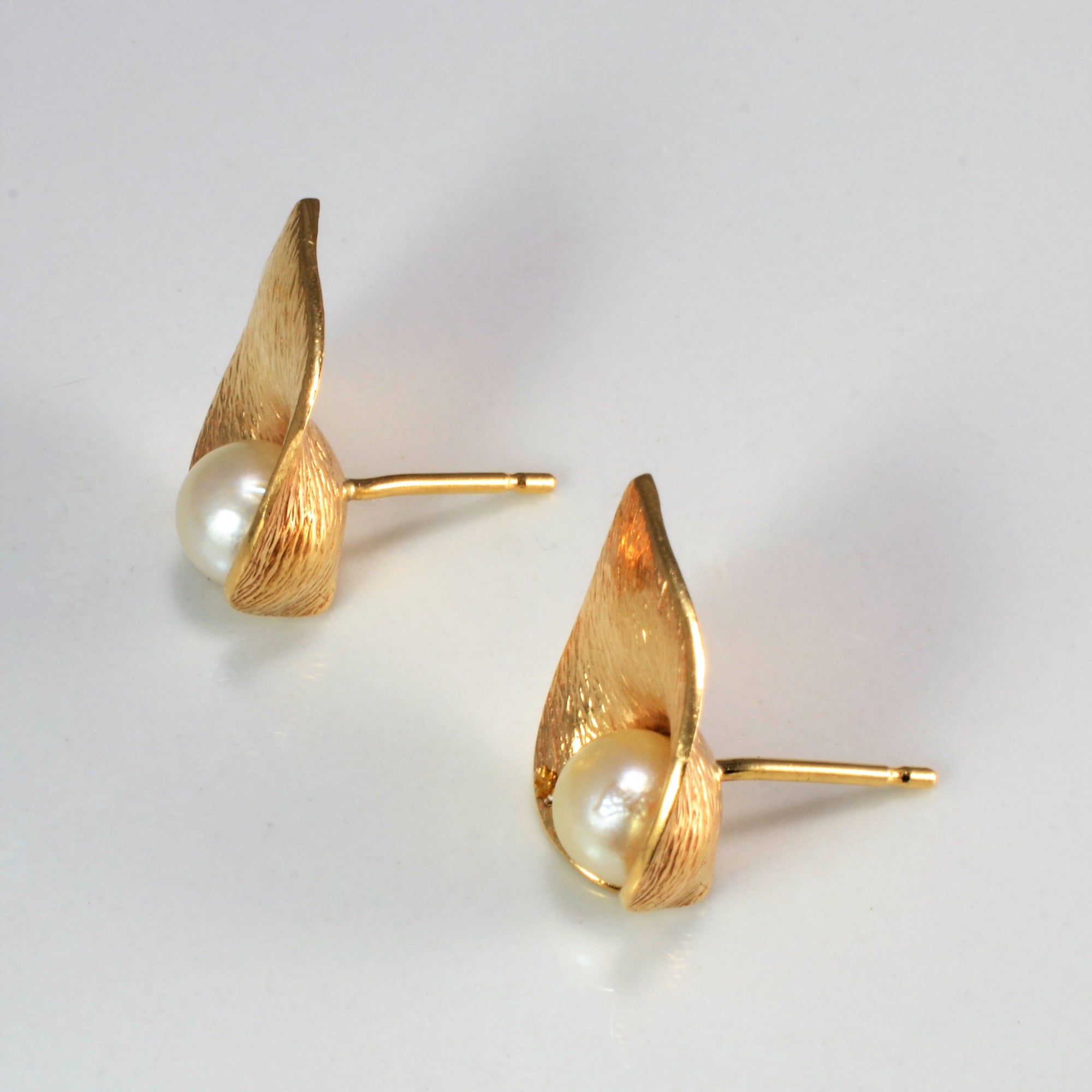 Leaf Design Pearl Earrings