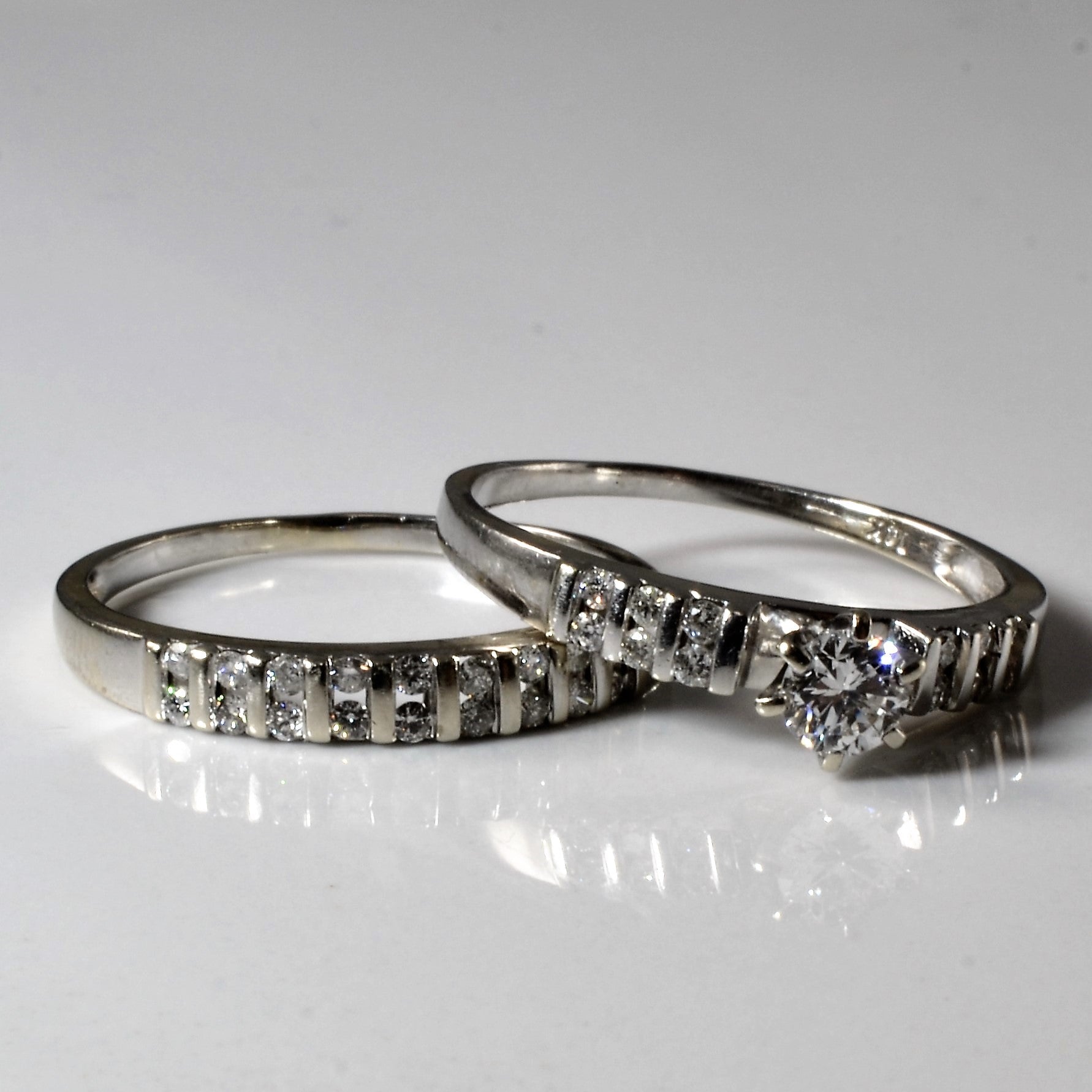 Ensemble de mariage en diamants sertis en canal vertical | 0,56 ct au total | Taille 8 | 