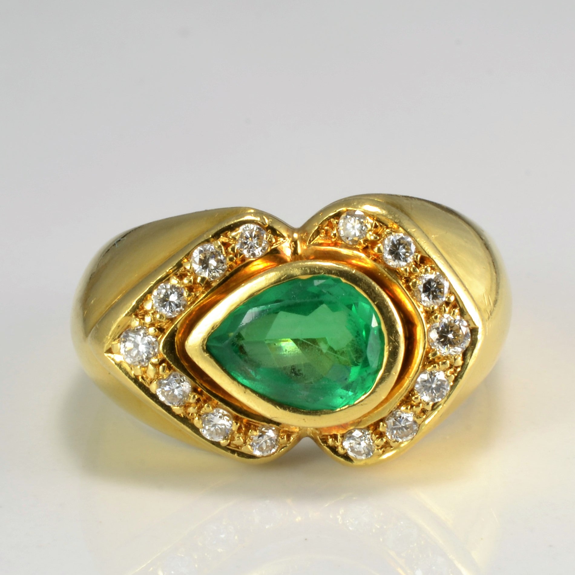 Bezel Set Pear Cut Emerald & Diamond Ring | 0.30ctw | SZ 9.5 |
