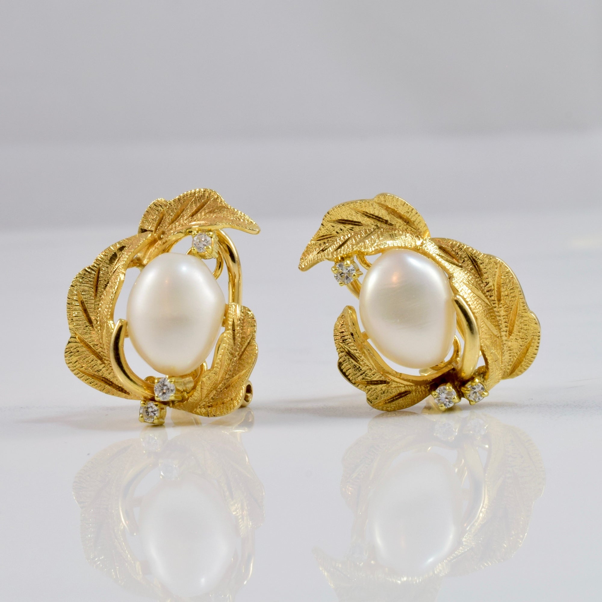 Diamond and Pearl Earrings | 0.14 ctw |