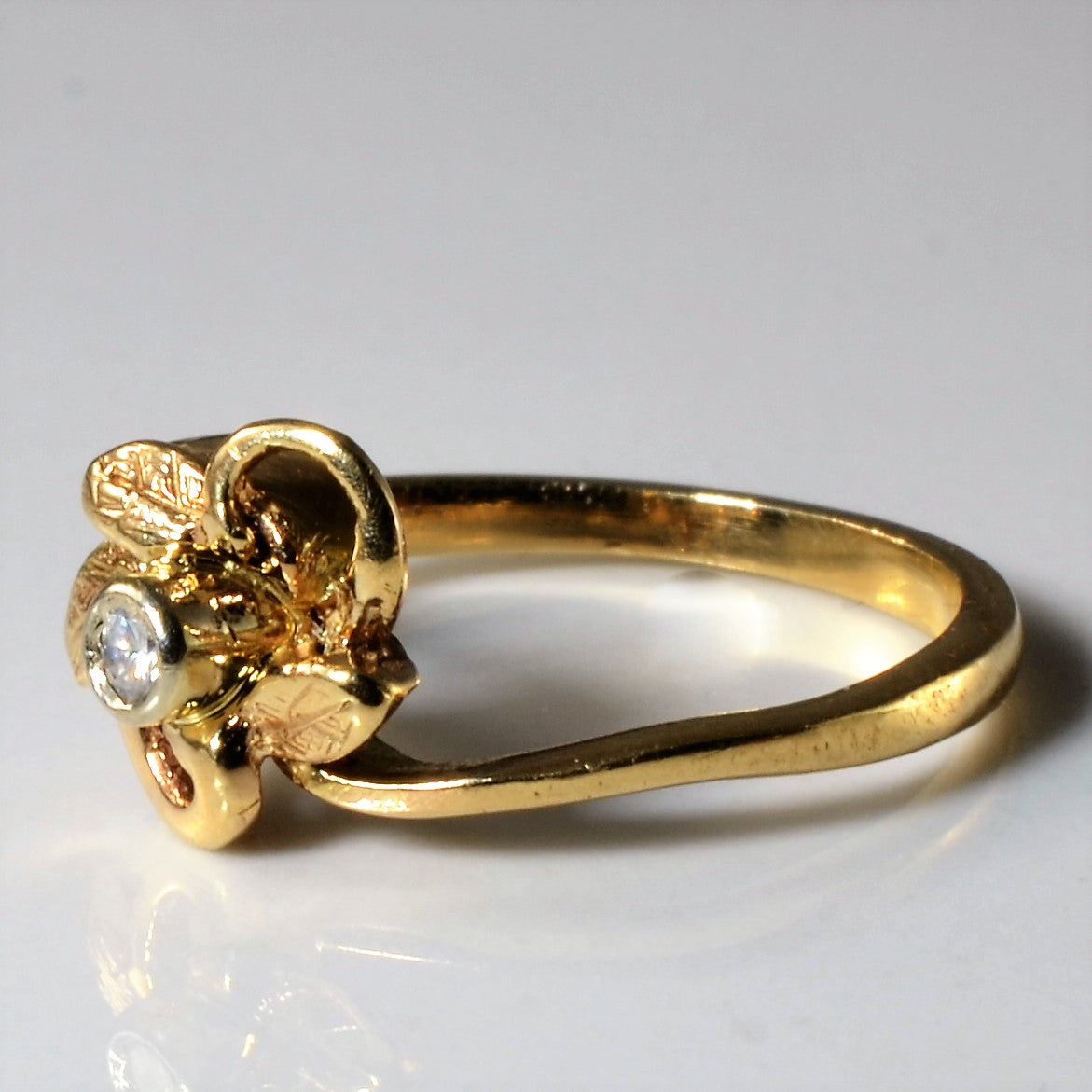 Floral Diamond Ring | 0.04ct | SZ 3.75 |