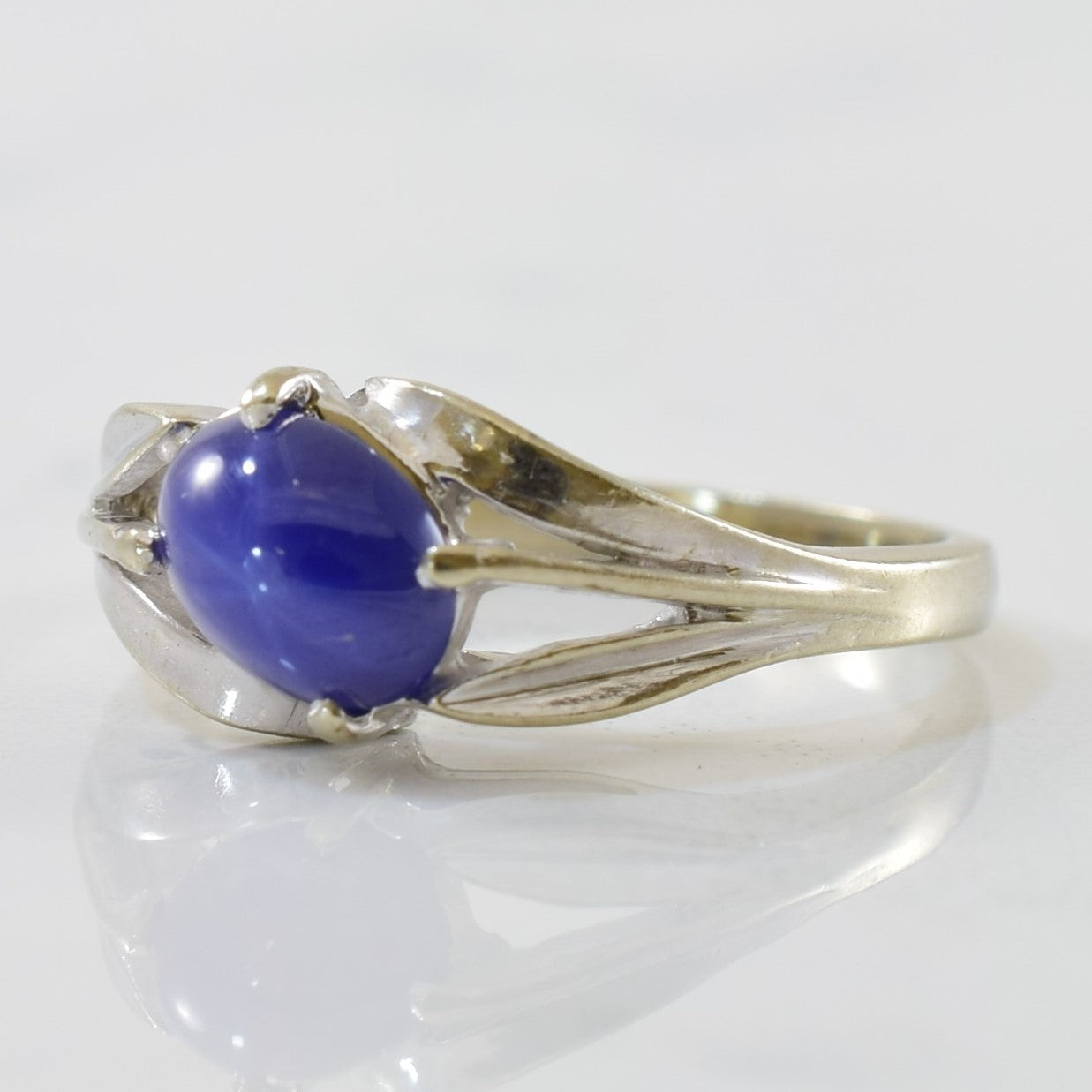 Oval Synthetic Star Sapphire Solitaire Ring | 0.95ct | SZ 5 |