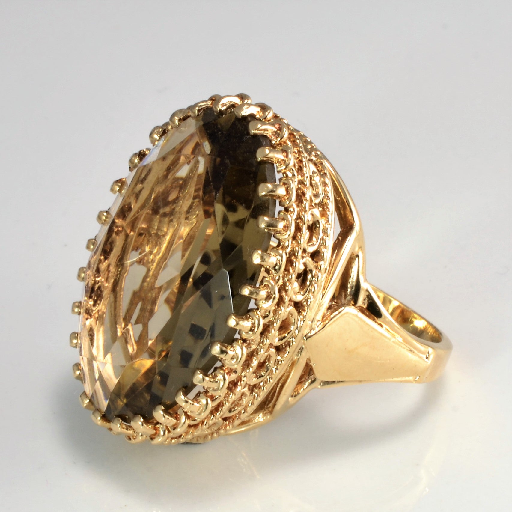 Filigree Detailed Edge Quartz Ring | SZ 7 |