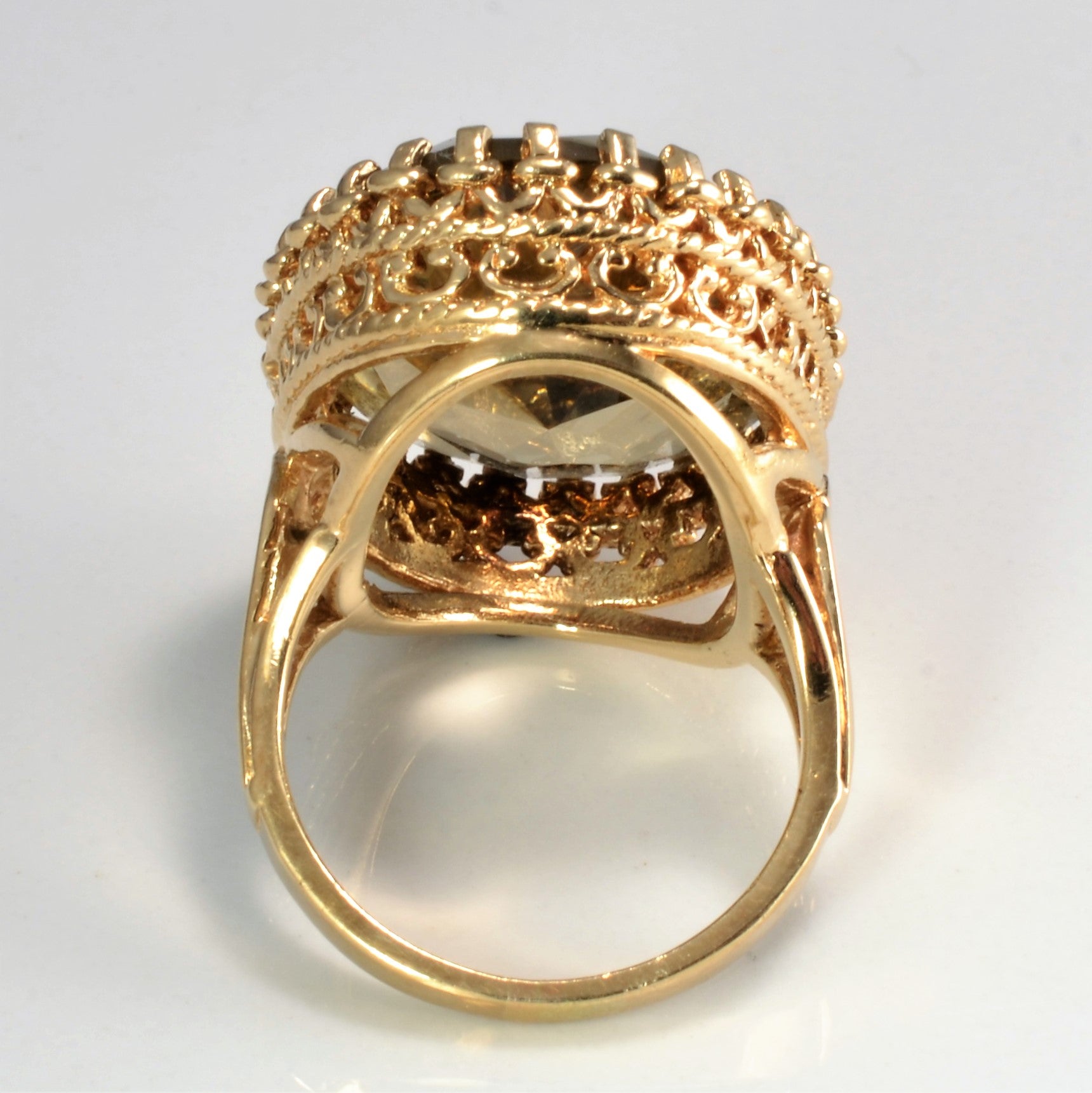 Filigree Detailed Edge Quartz Ring | SZ 7 |