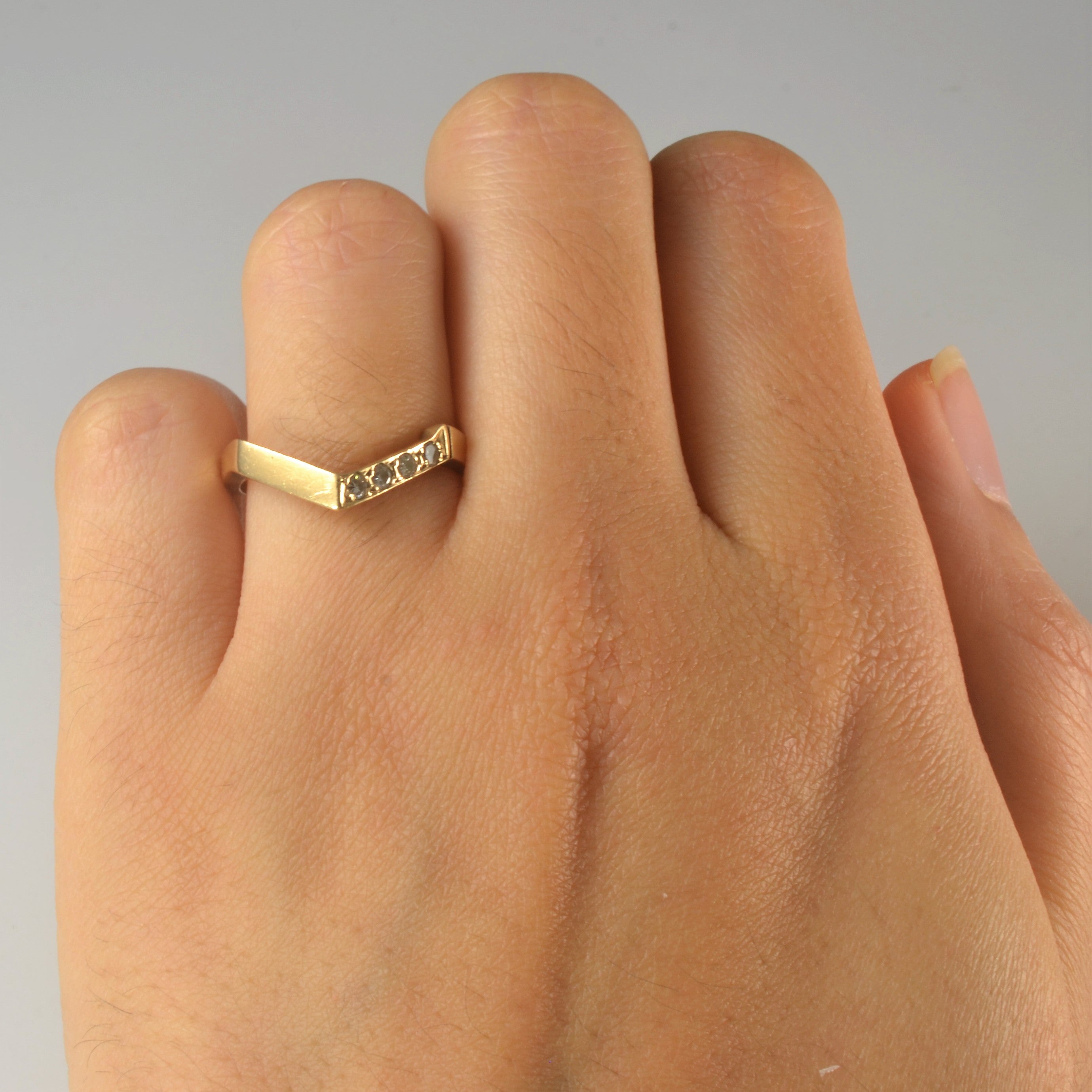 Chevron Diamond Ring | 0.06ctw | SZ 6 |