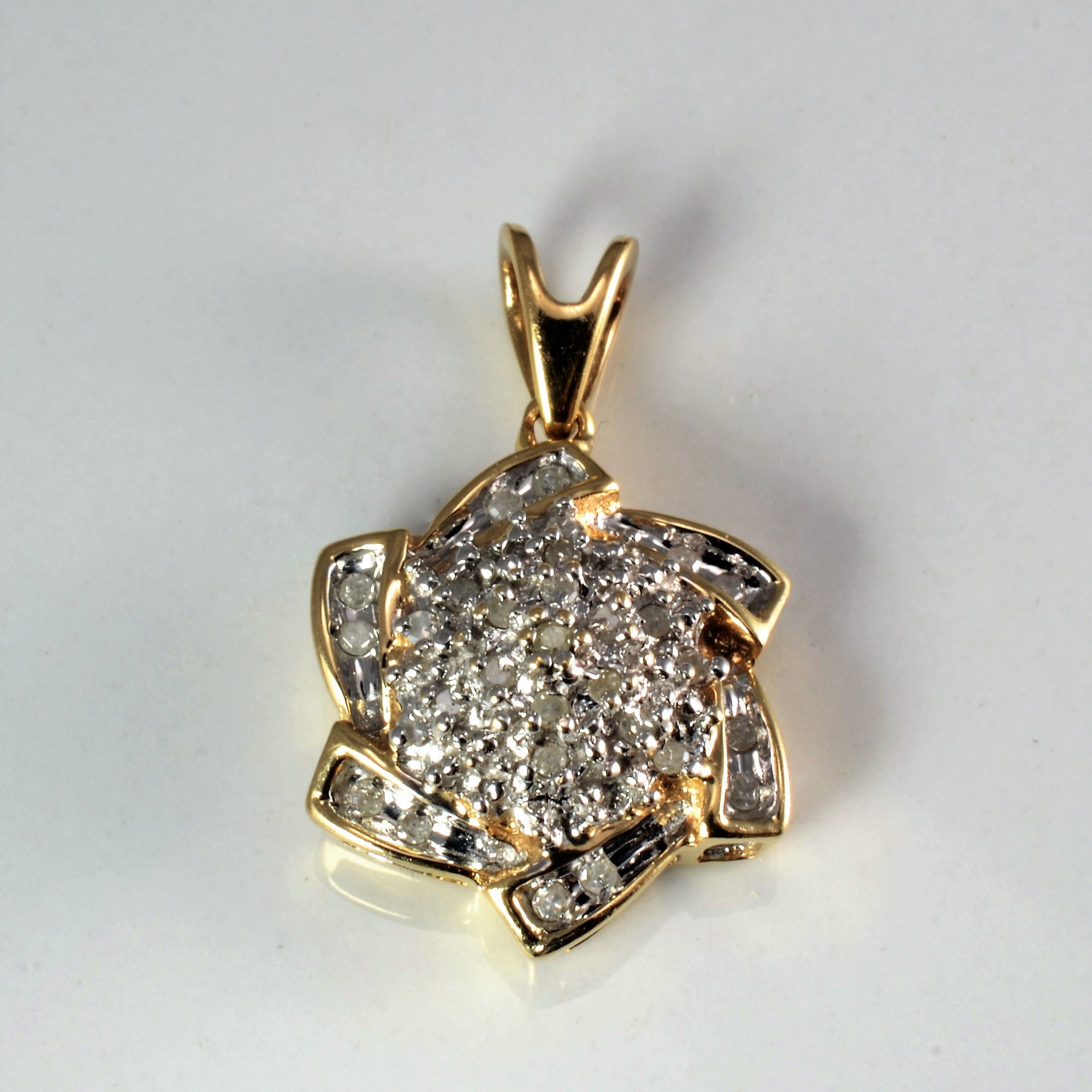 Cluster Diamond Ladies Pendant | 0.28 ctw |