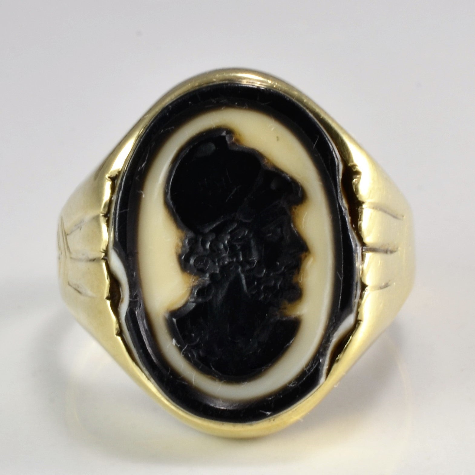 Gold Cameo Shell Ring | SZ 6.25 |