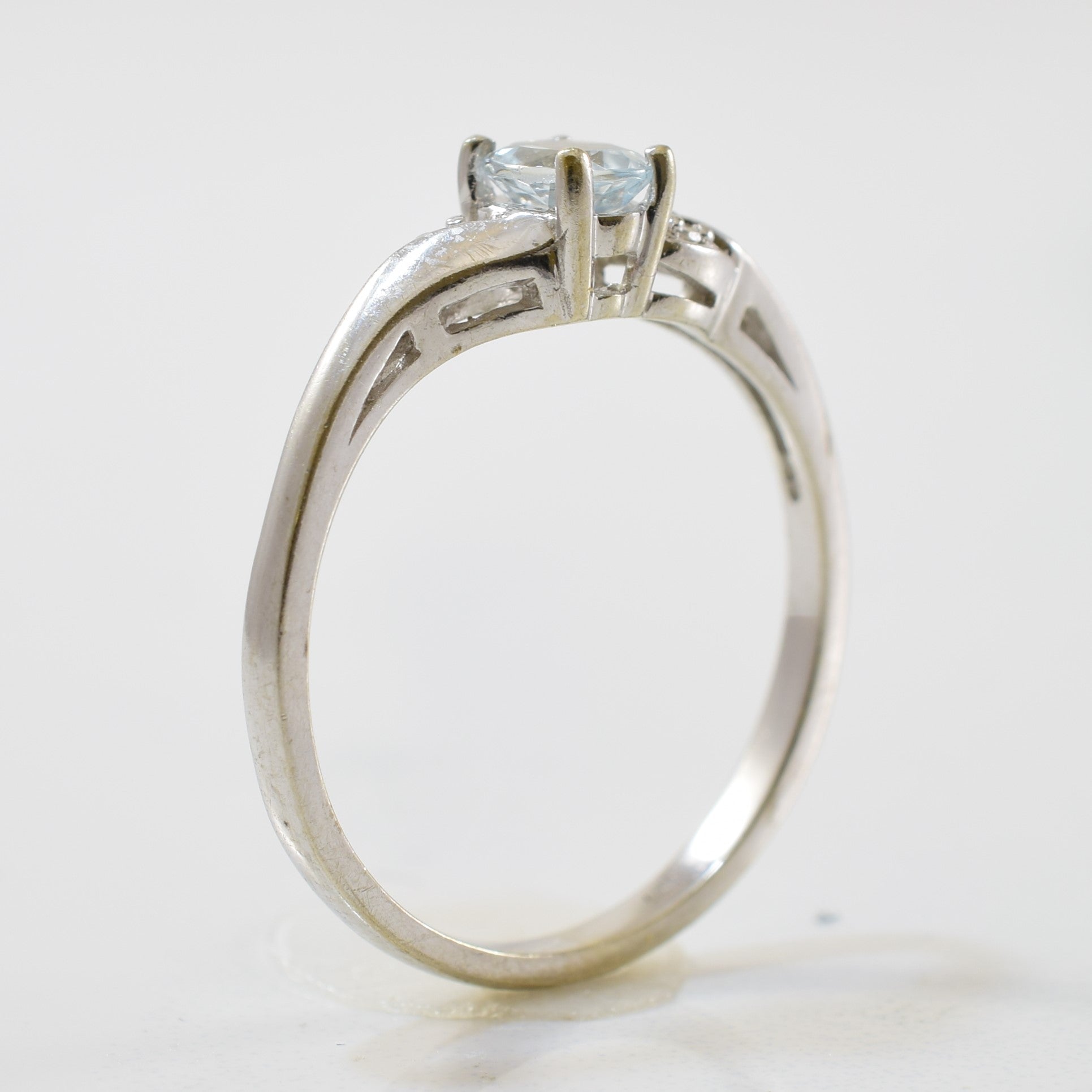 Aquamarine & Diamond Ring | 0.30ct, 0.01ctw | SZ 6.75 |