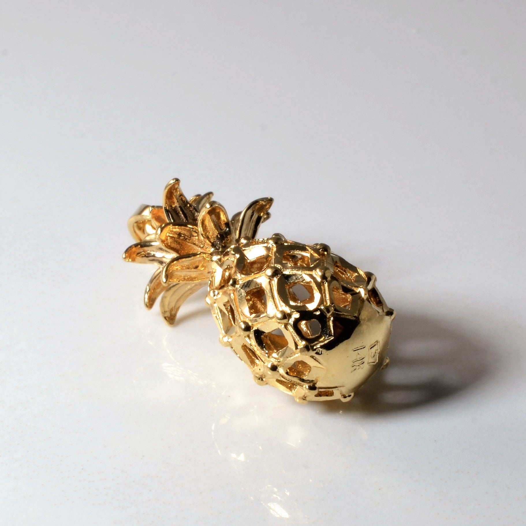 Yellow Gold Pineapple Pendant |