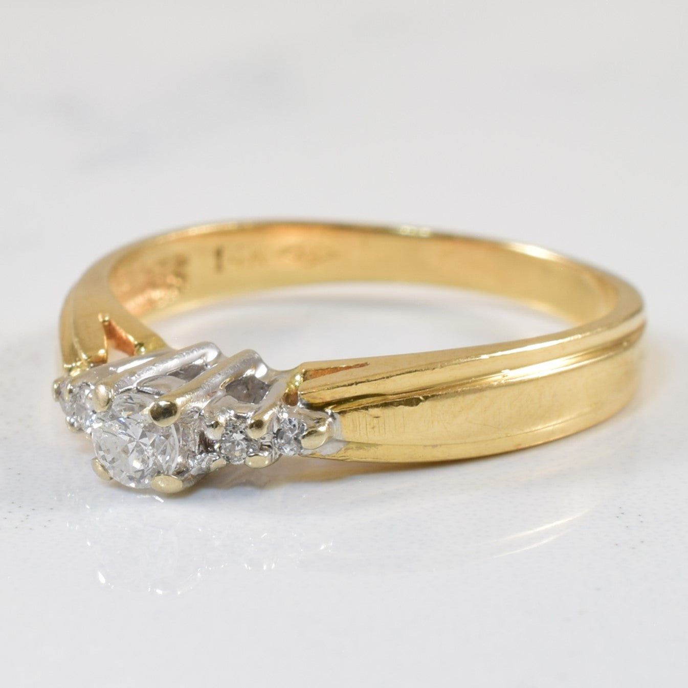 Tapered Diamond Ring | 0.14ctw | SZ 6 |