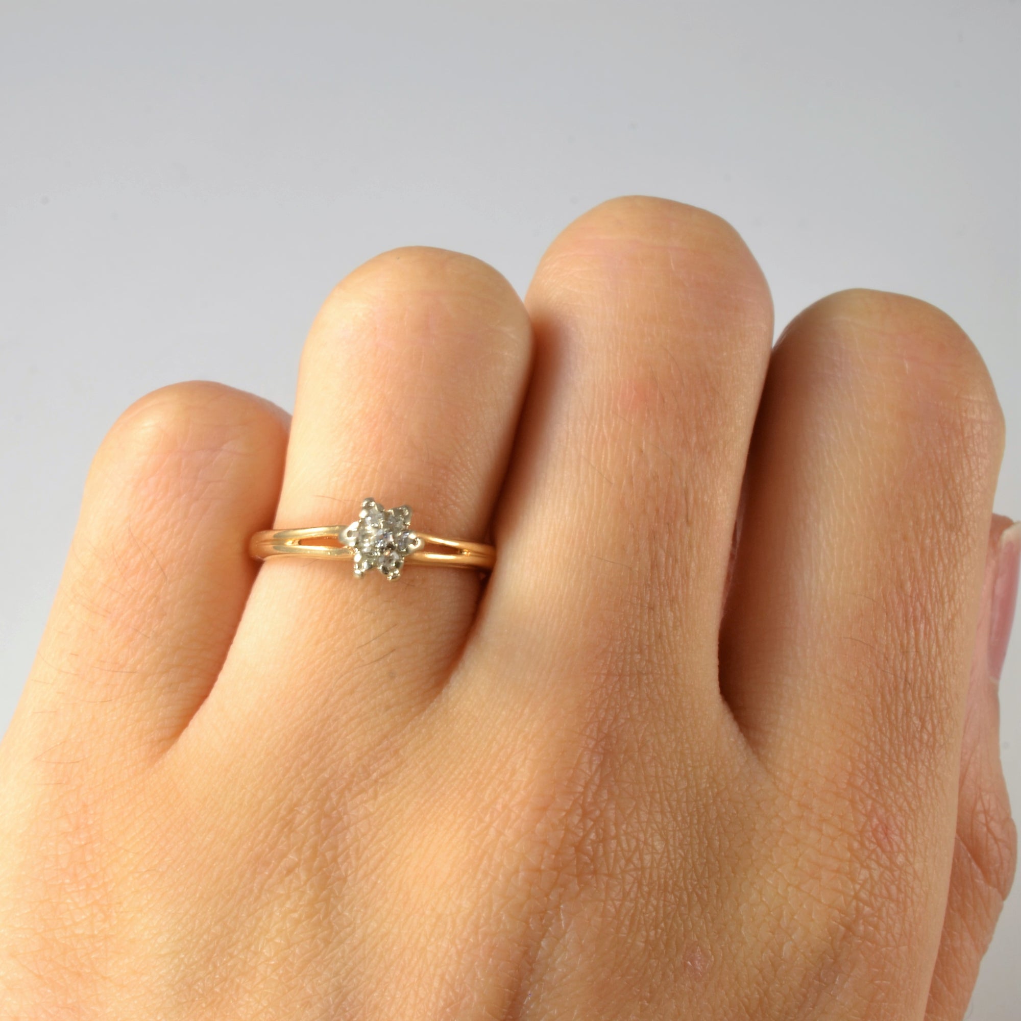 Split Shank Diamond Floral Cluster Ring | 0.07ctw | SZ 4.5 |
