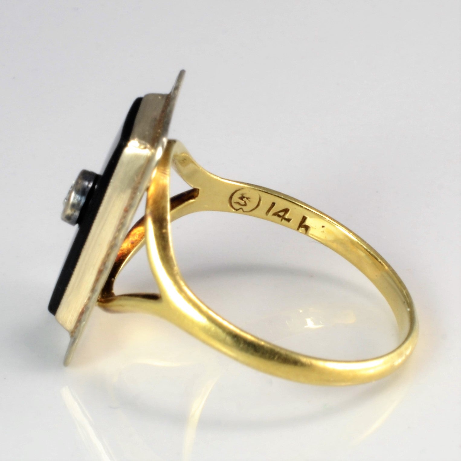 Vintage Onyx & Diamond Ring | 0.03 ct, SZ 5.25 |