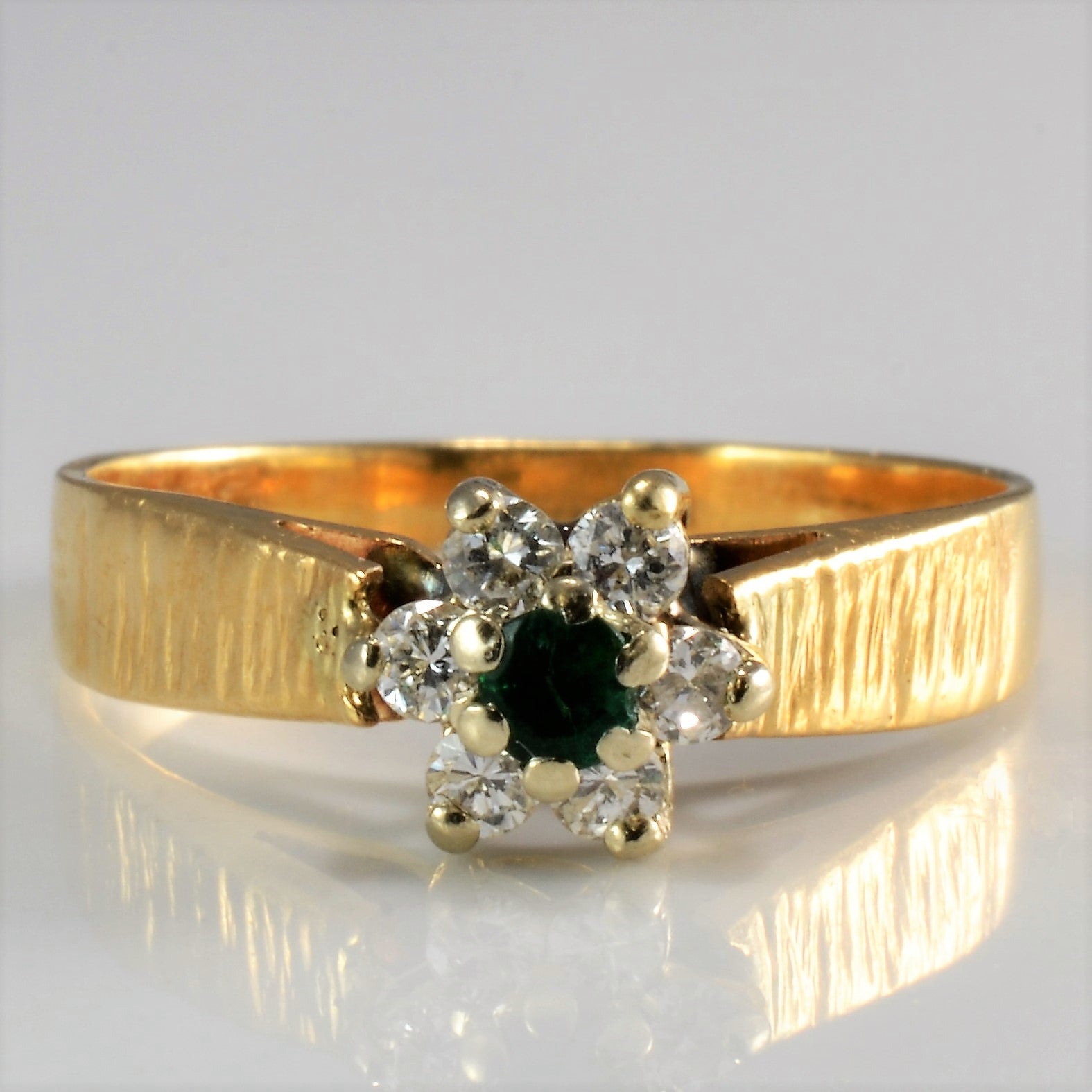 Floral Diamond & Emerald Ladies Ring | 0.12 ctw, SZ 6 |
