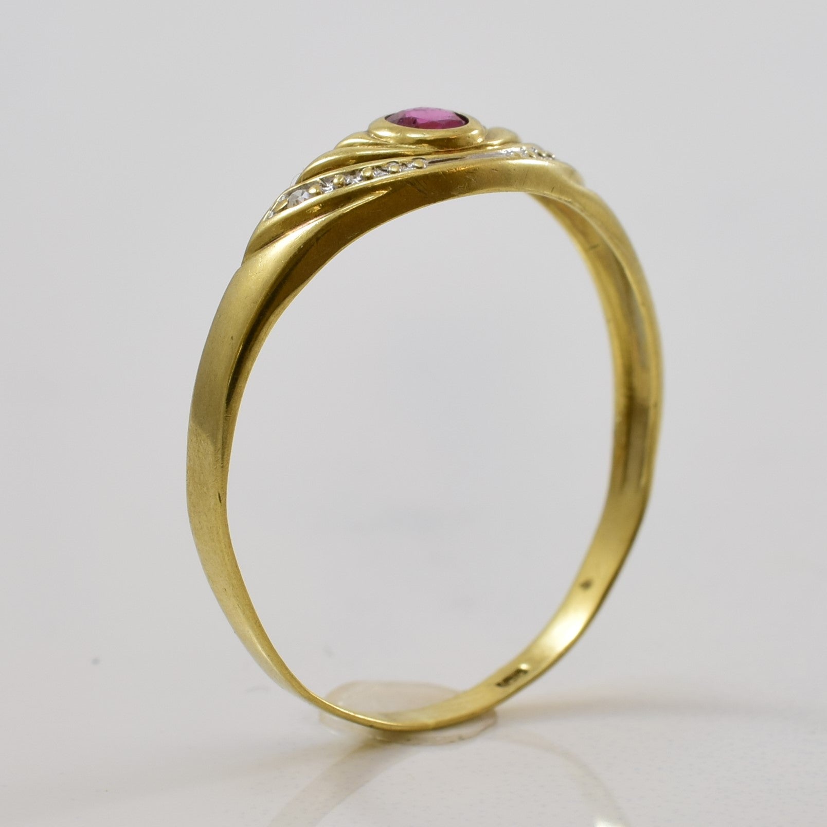 Curved Ruby & Diamond Ring | 0.10ct, 0.01ctw | SZ 7.75 |