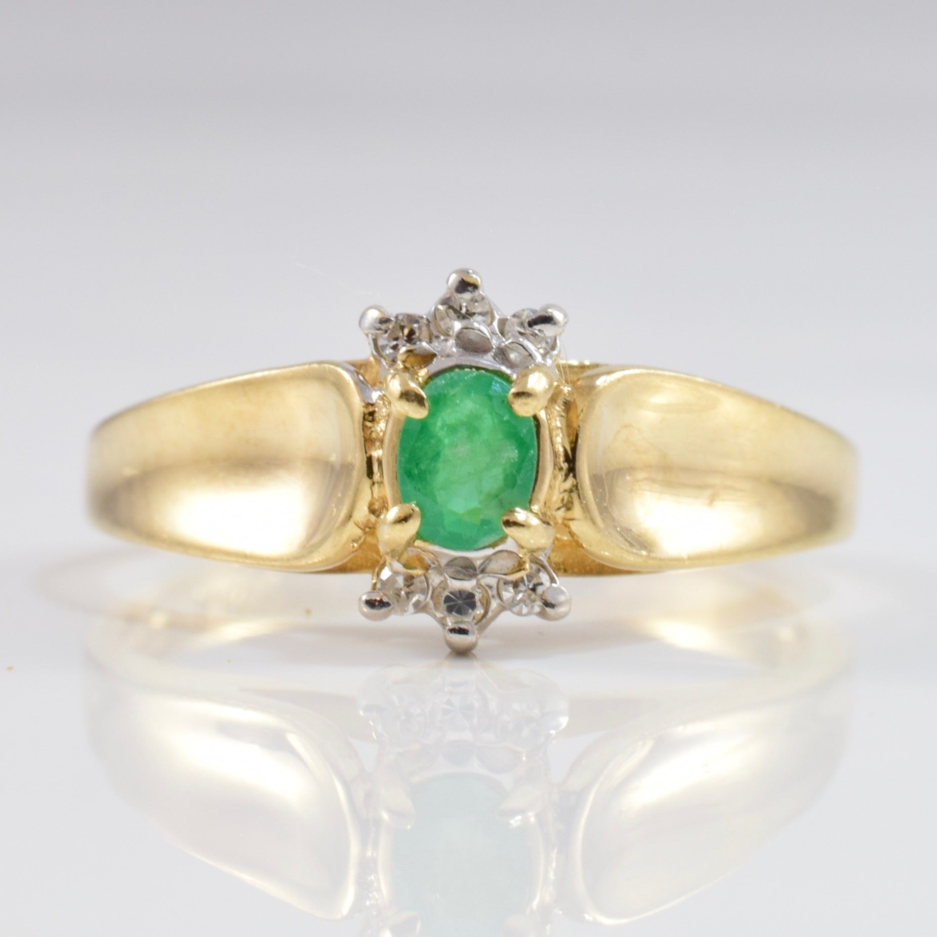 Emerald and Diamond Ring | 0.02 ctw SZ 5.75 |