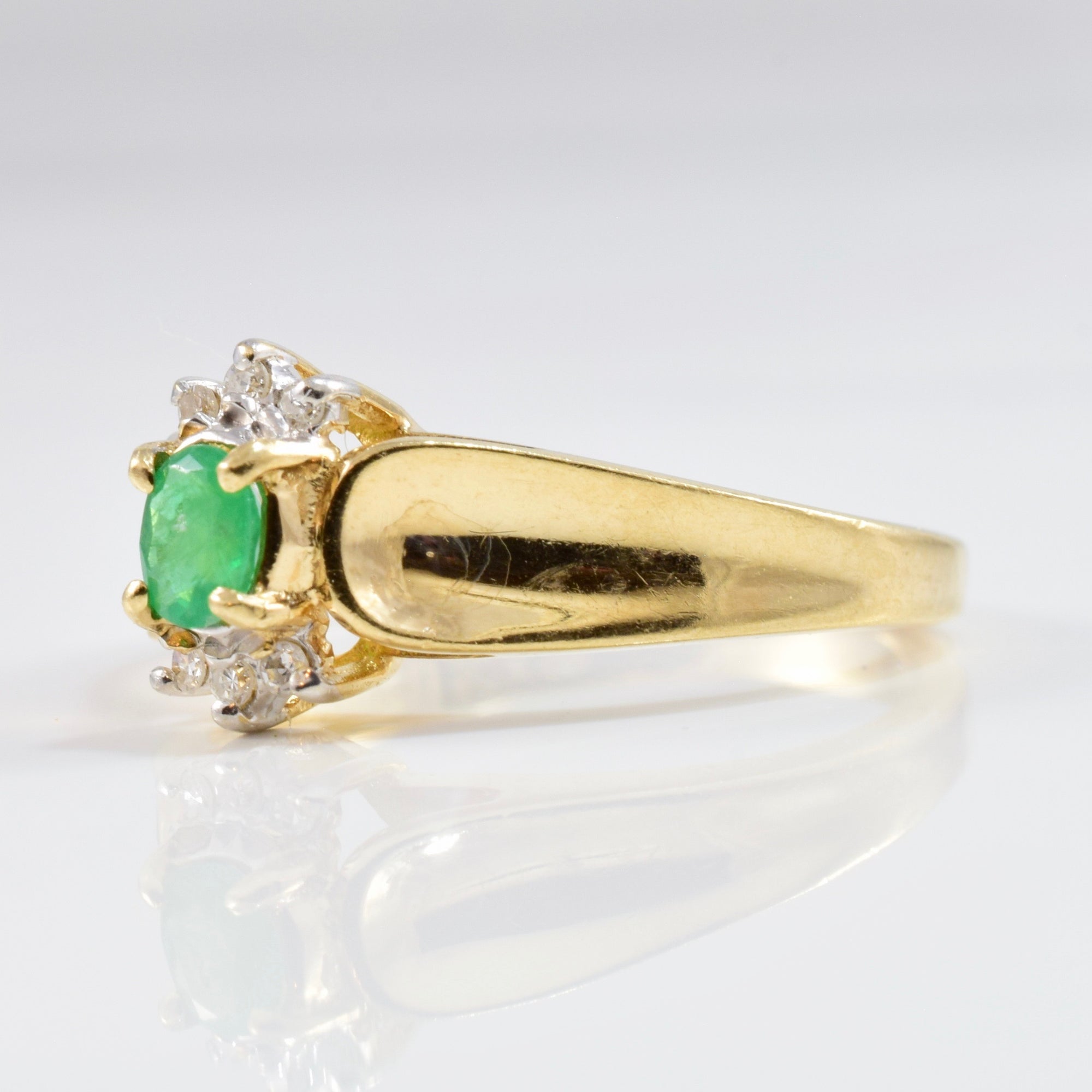 Emerald and Diamond Ring | 0.02 ctw SZ 5.75 |