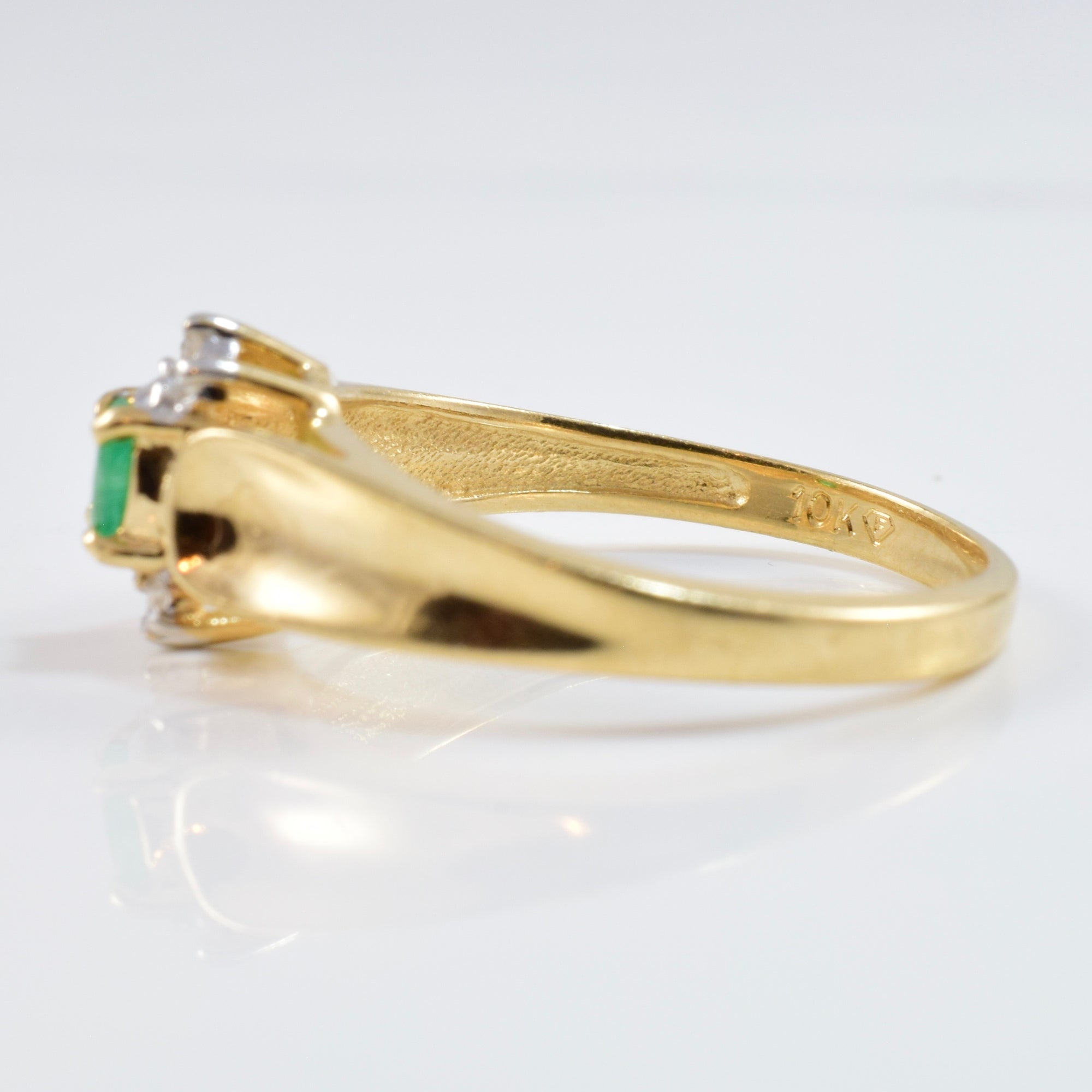 Emerald and Diamond Ring | 0.02 ctw SZ 5.75 |