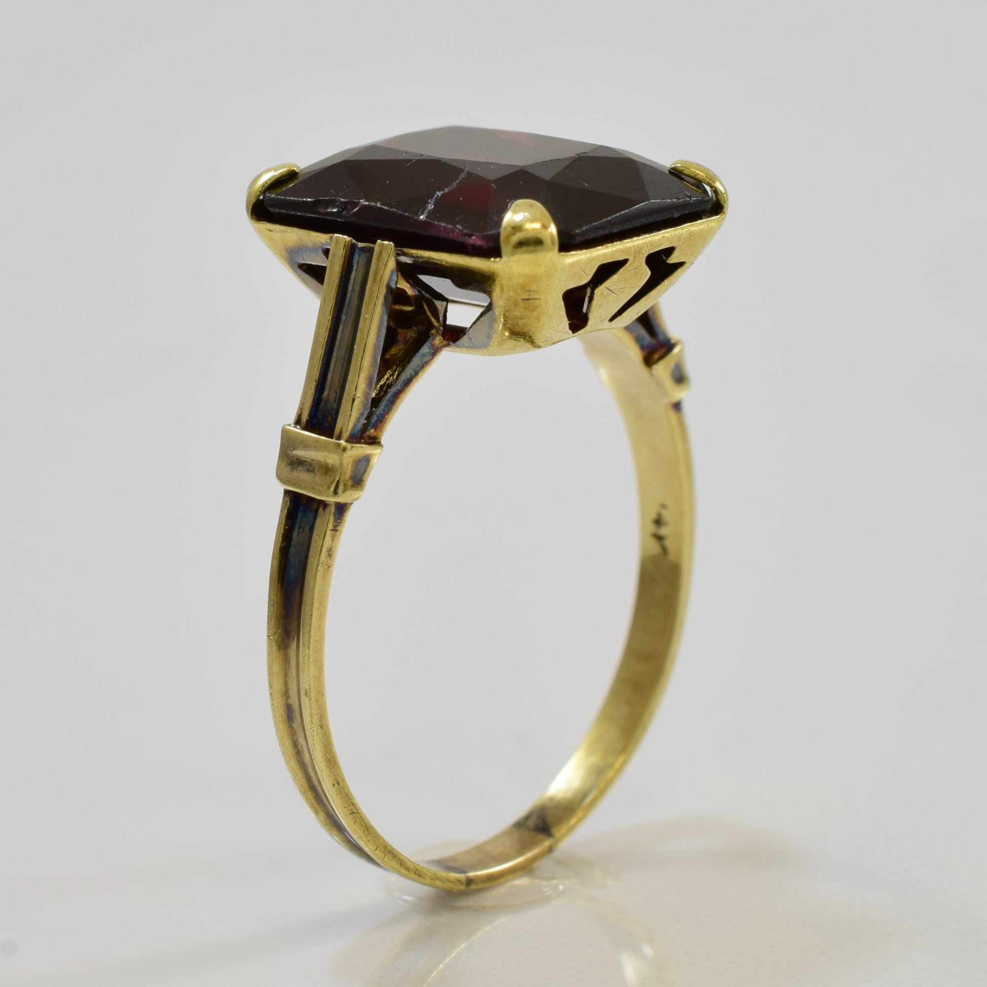 1930s Garnet Cocktail Ring | 6.00ct | SZ 5.75 |