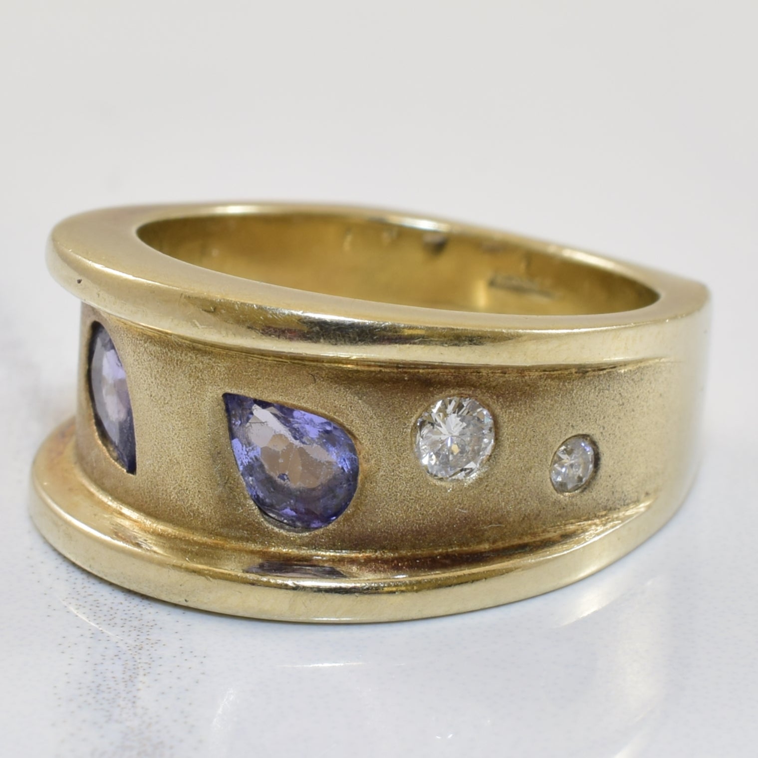 Tanzanite & Diamond Ring | 0.60ctw, 0.24ctw | SZ 7.25 |
