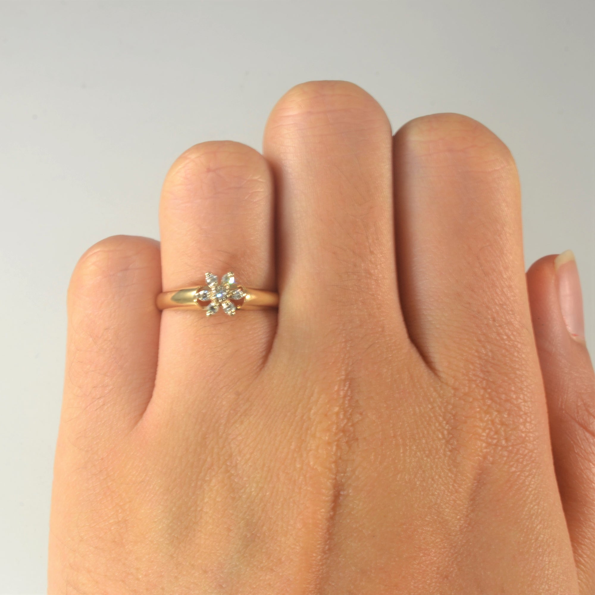 Floral Diamond Cluster Ring | 0.10ctw | SZ 5.25 |