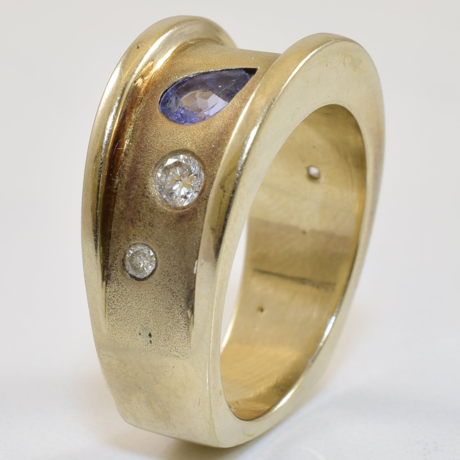 Tanzanite & Diamond Ring | 0.60ctw, 0.24ctw | SZ 7.25 |