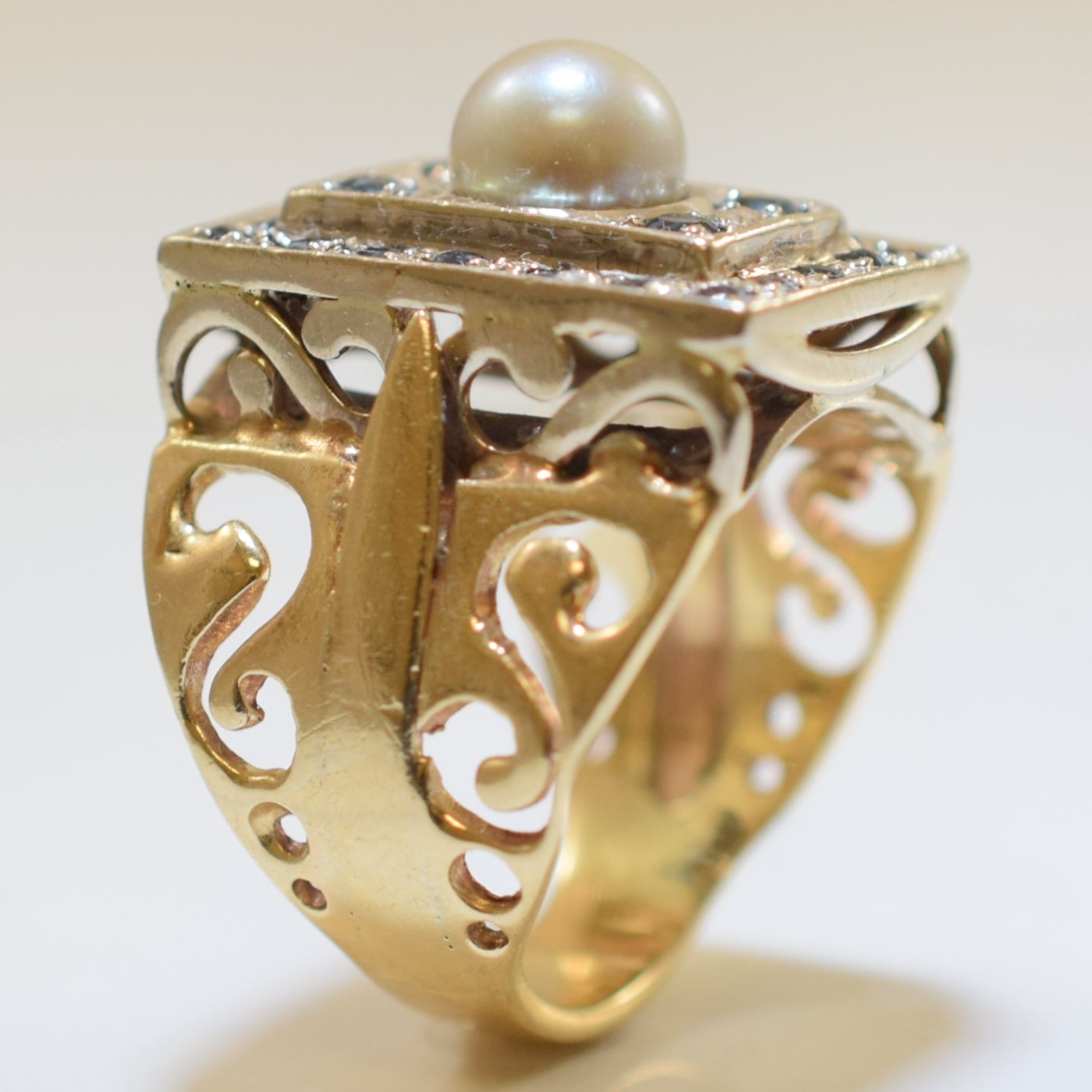 Bague perle et saphir | 2,20 ct, 0,75 ct au total | Taille 7 | 