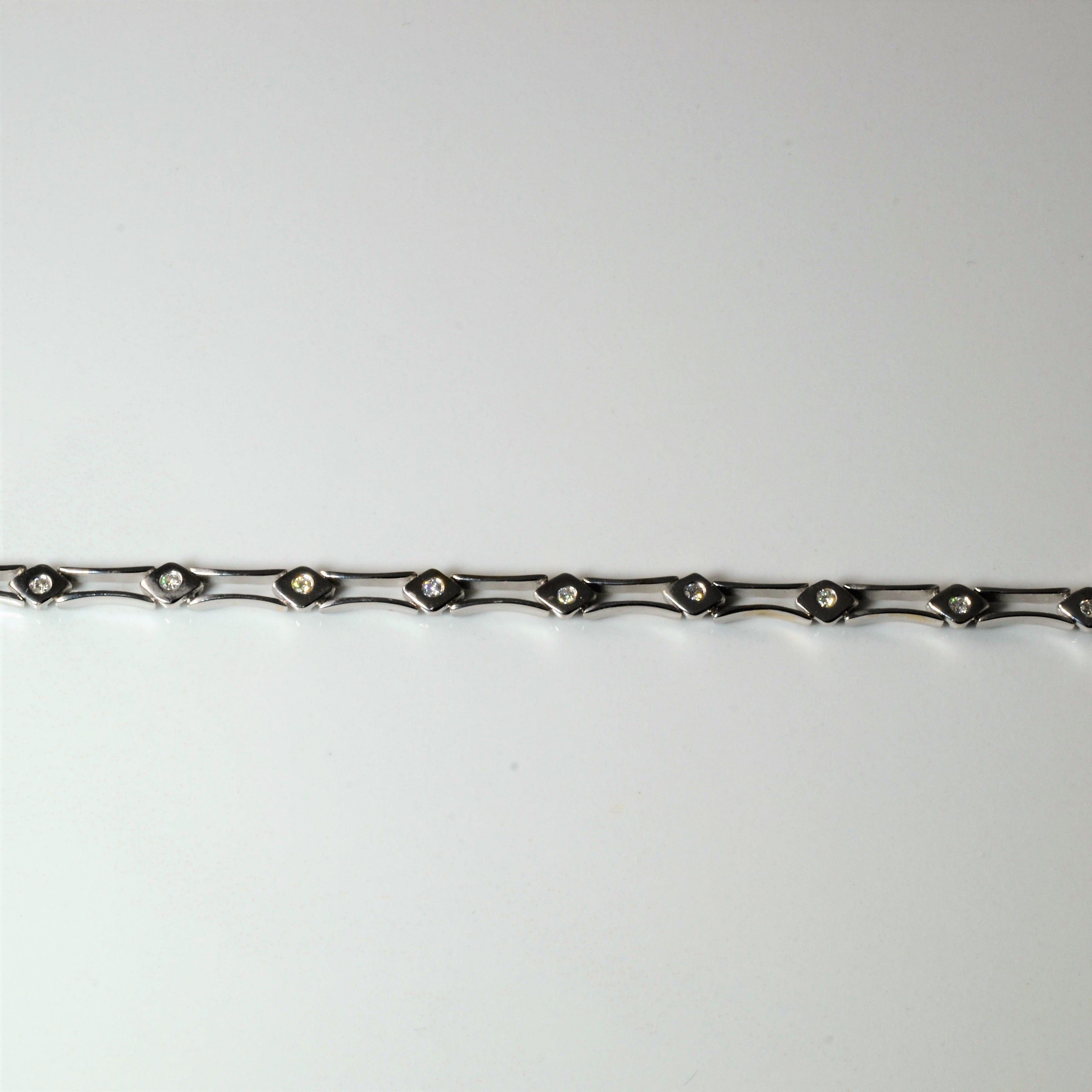 Bracelet chaîne en or blanc serti de diamants | 0,19 ct au total | 16,5 cm | 