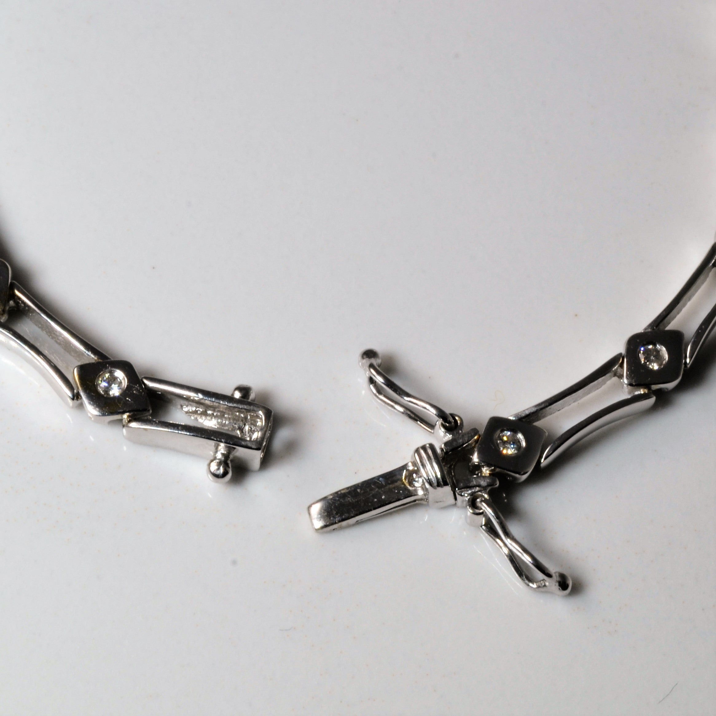 Bracelet chaîne en or blanc serti de diamants | 0,19 ct au total | 16,5 cm | 