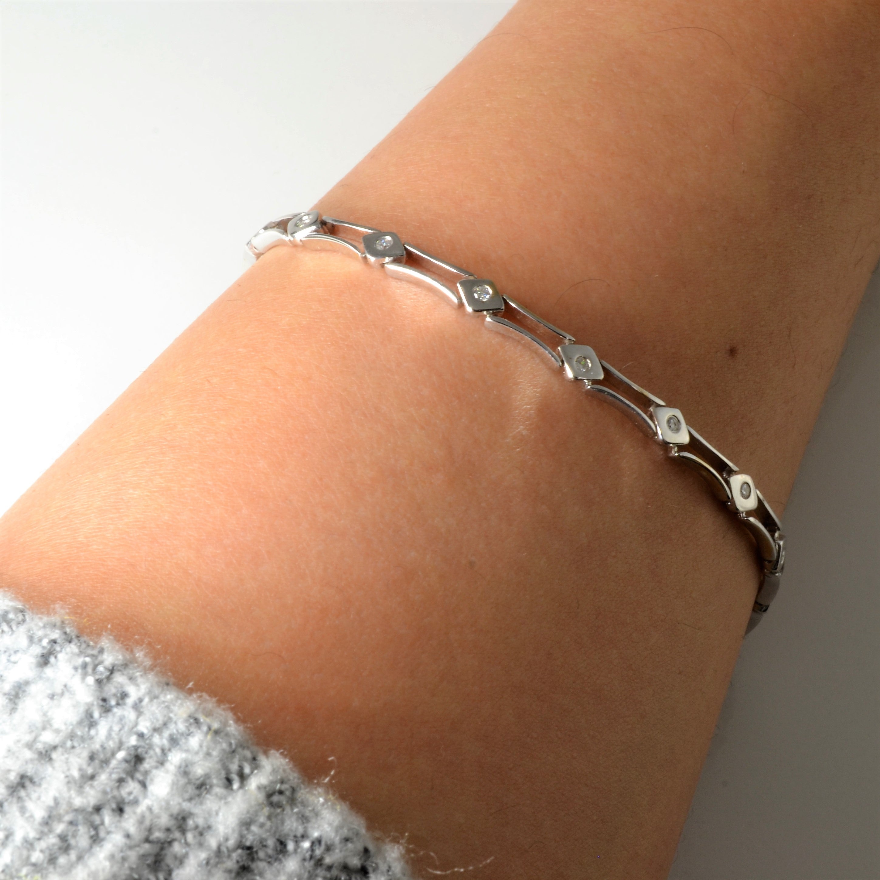 Bracelet chaîne en or blanc serti de diamants | 0,19 ct au total | 16,5 cm | 