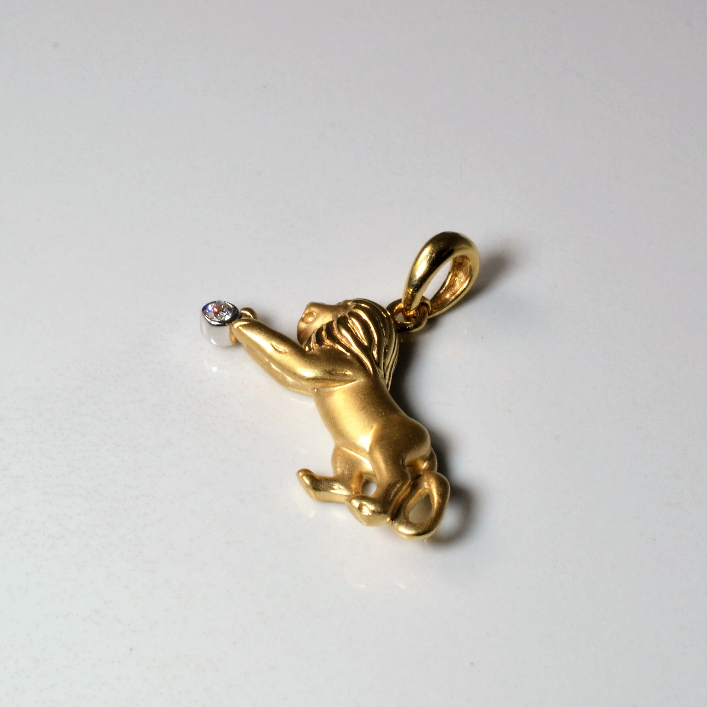 Solitaire Diamond Lion Pendant | 0.04ct |