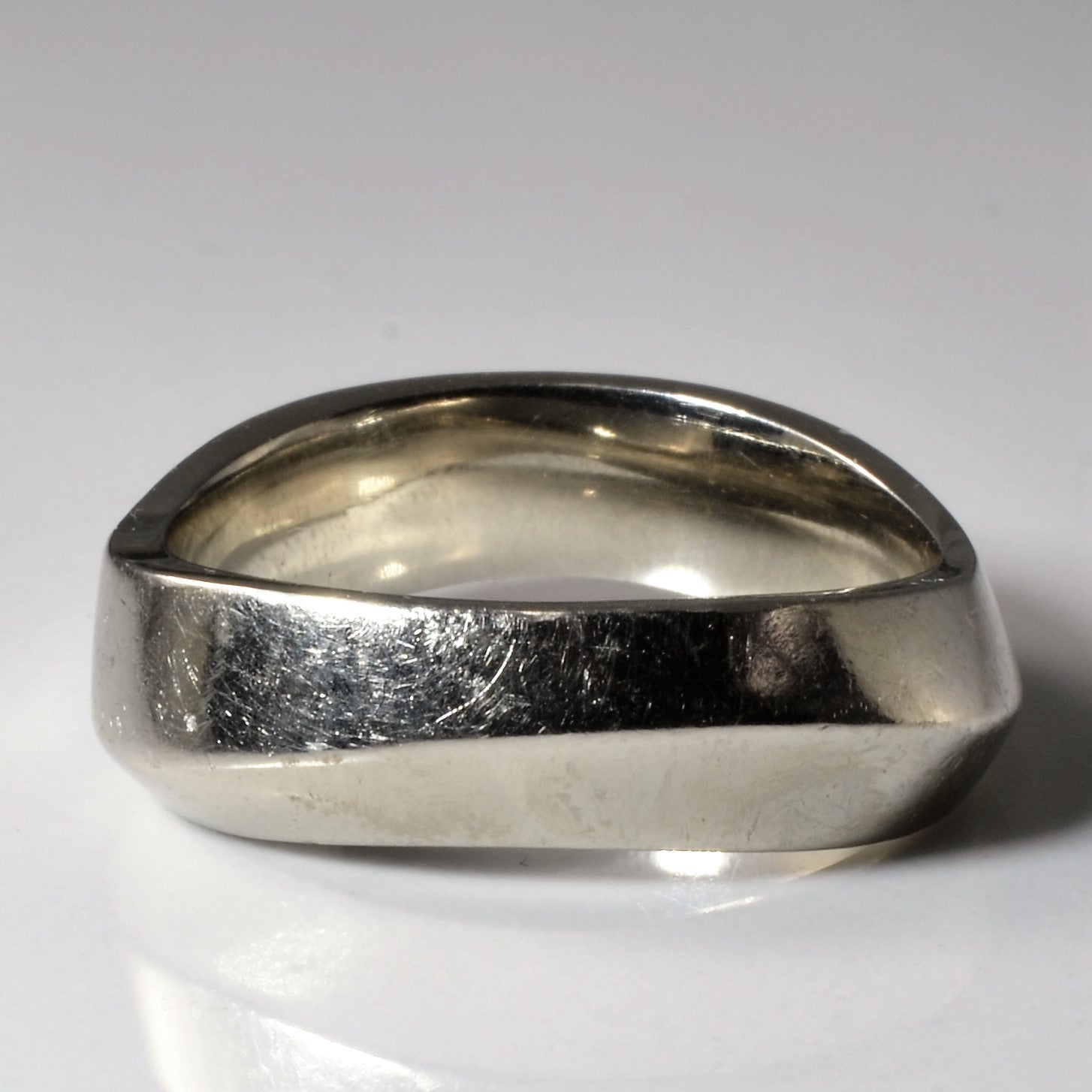 White Gold Solid Wave Band | SZ 9.25 |