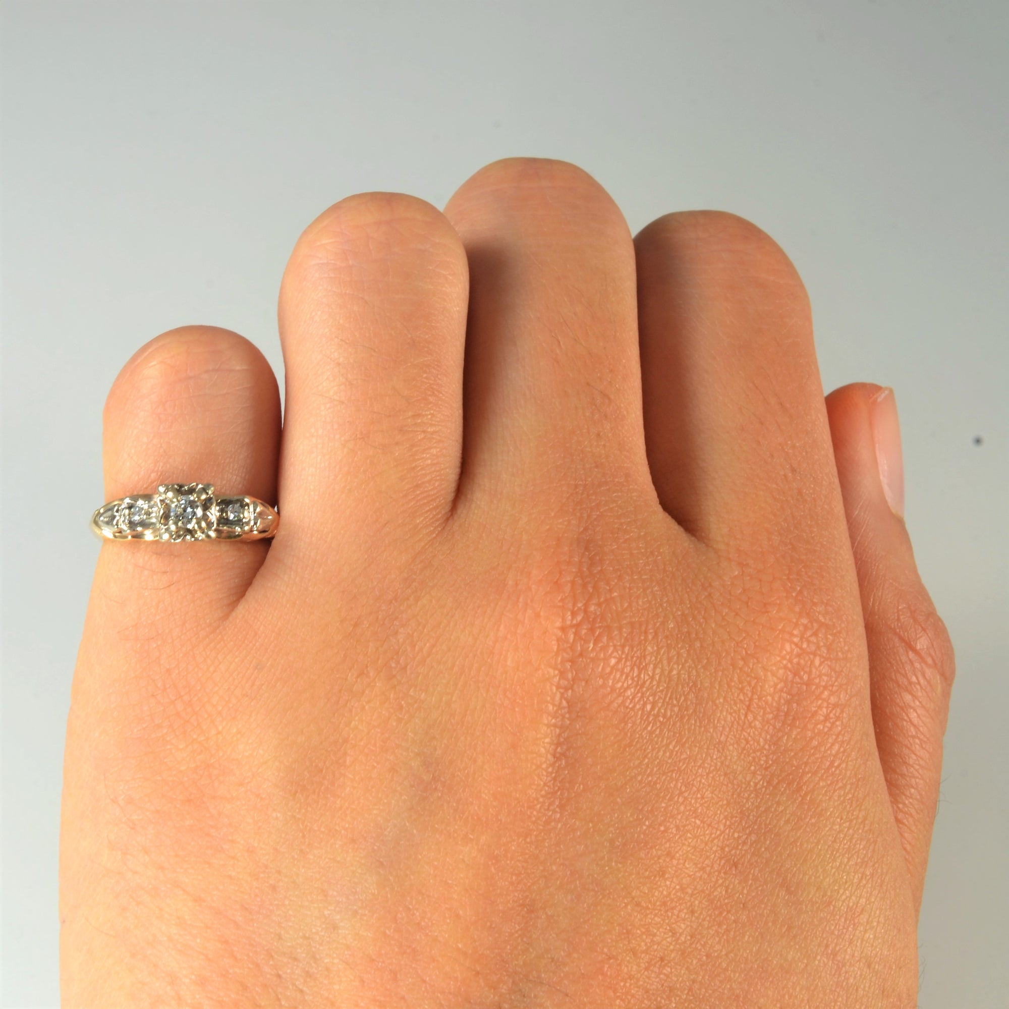 Retro Three Stone Diamond Ring | 0.15ctw | SZ 3.5 |