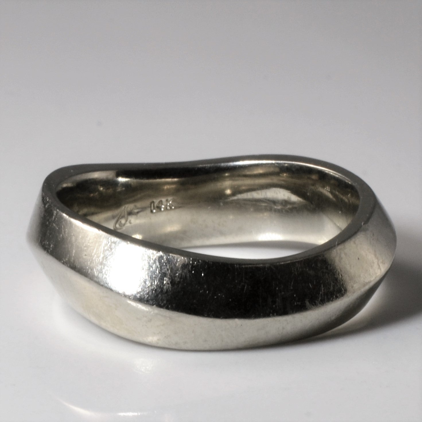White Gold Solid Wave Band | SZ 9.25 |