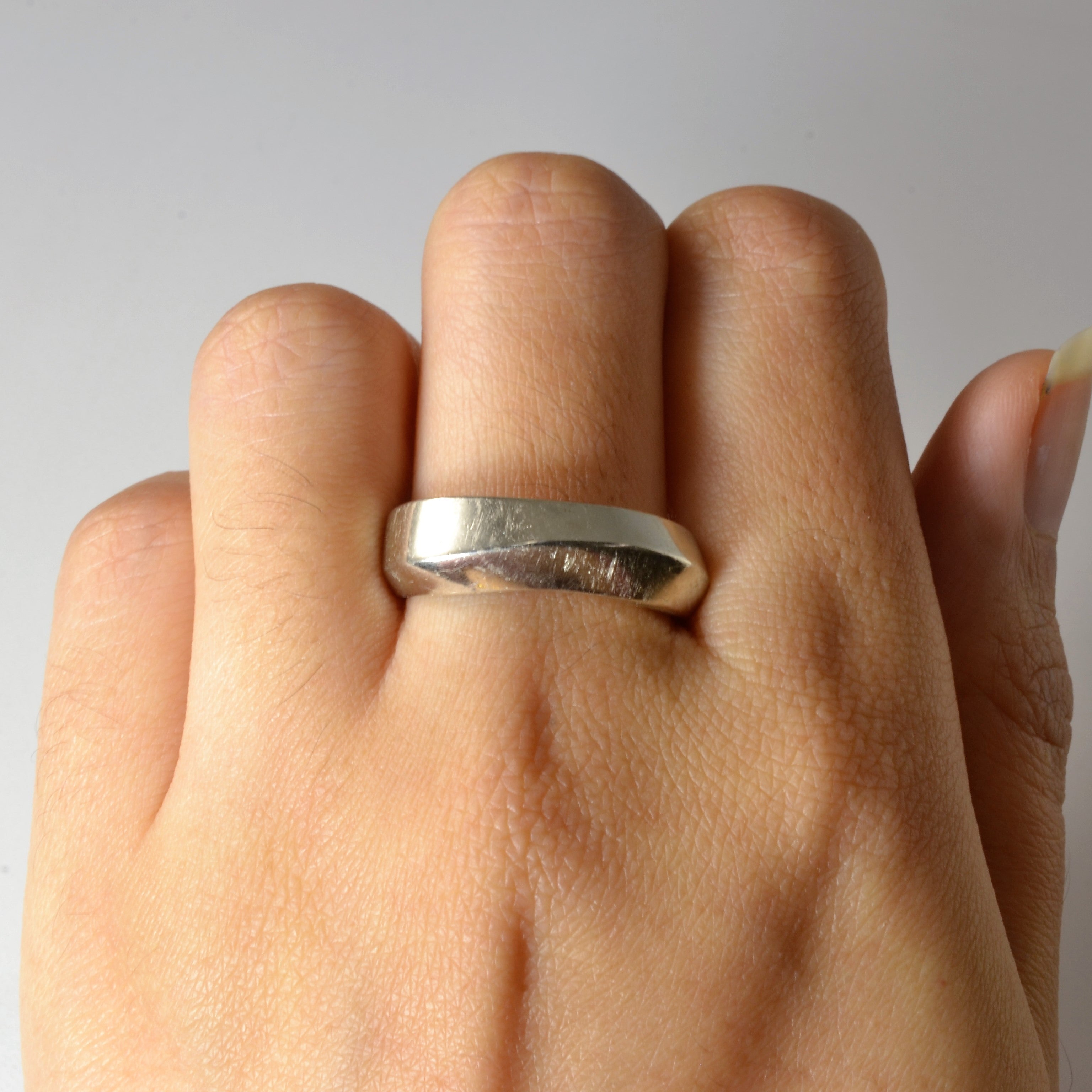 White Gold Solid Wave Band | SZ 9.25 |